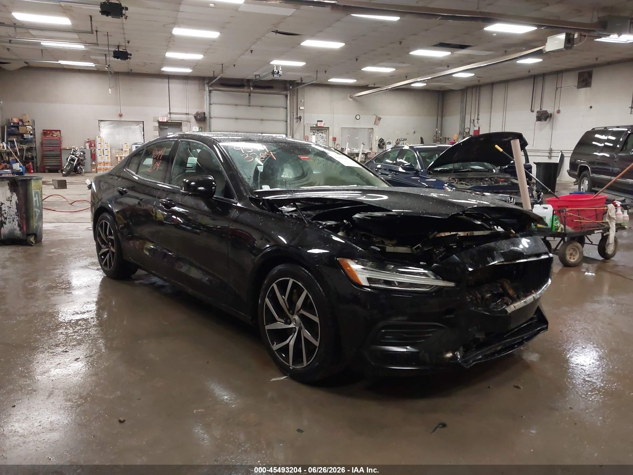 2019 Volvo S60 Momentum, VIN 7JRA22TK8KG004817 — Front end