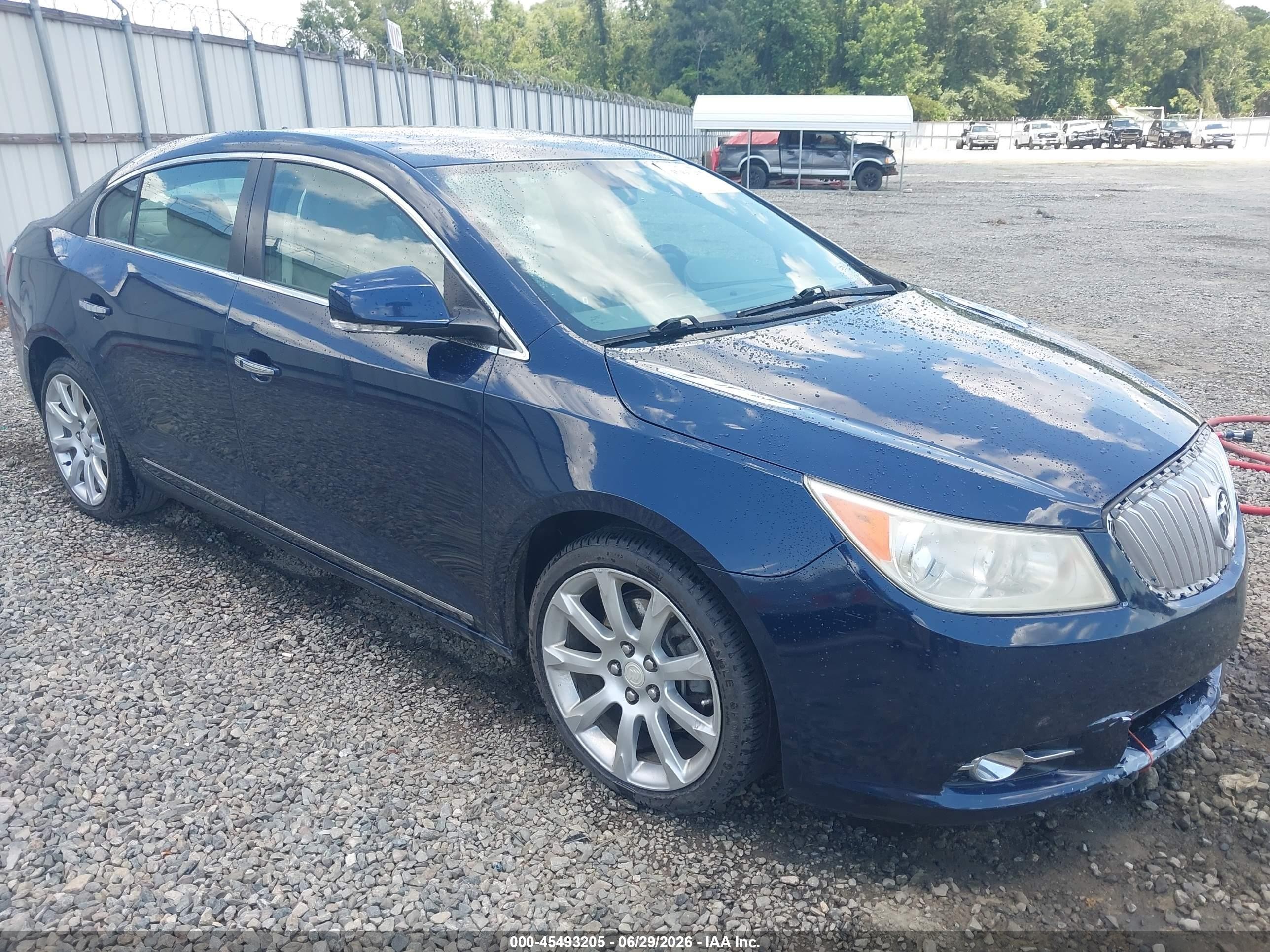 2010 Buick LaCrosse CXS, VIN 1G4GE5EV7AF300453 — Front end