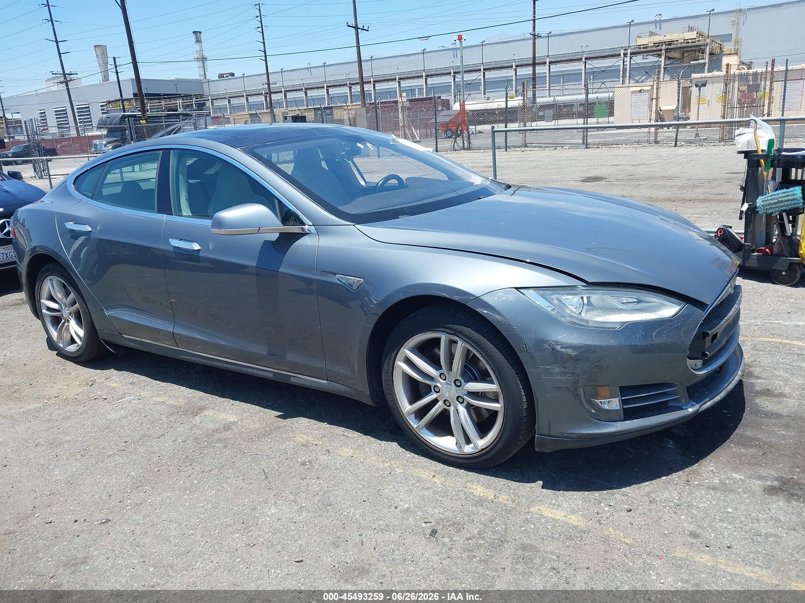 2013 Tesla Model S, VIN 5YJSA1CN9DFP07706 — Front end