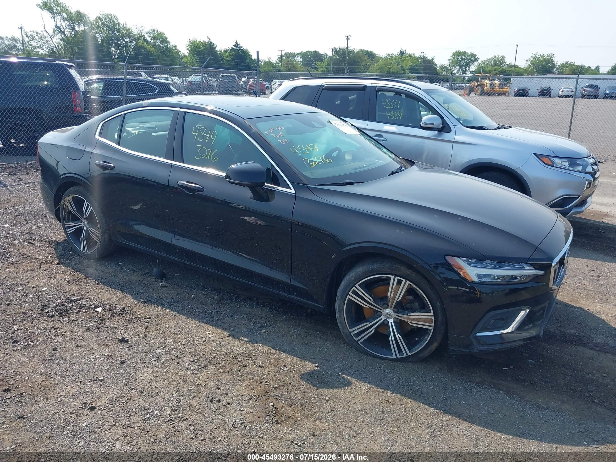 2020 Volvo S60 Inscription, VIN 7JR102FL0LG072668 — Бок