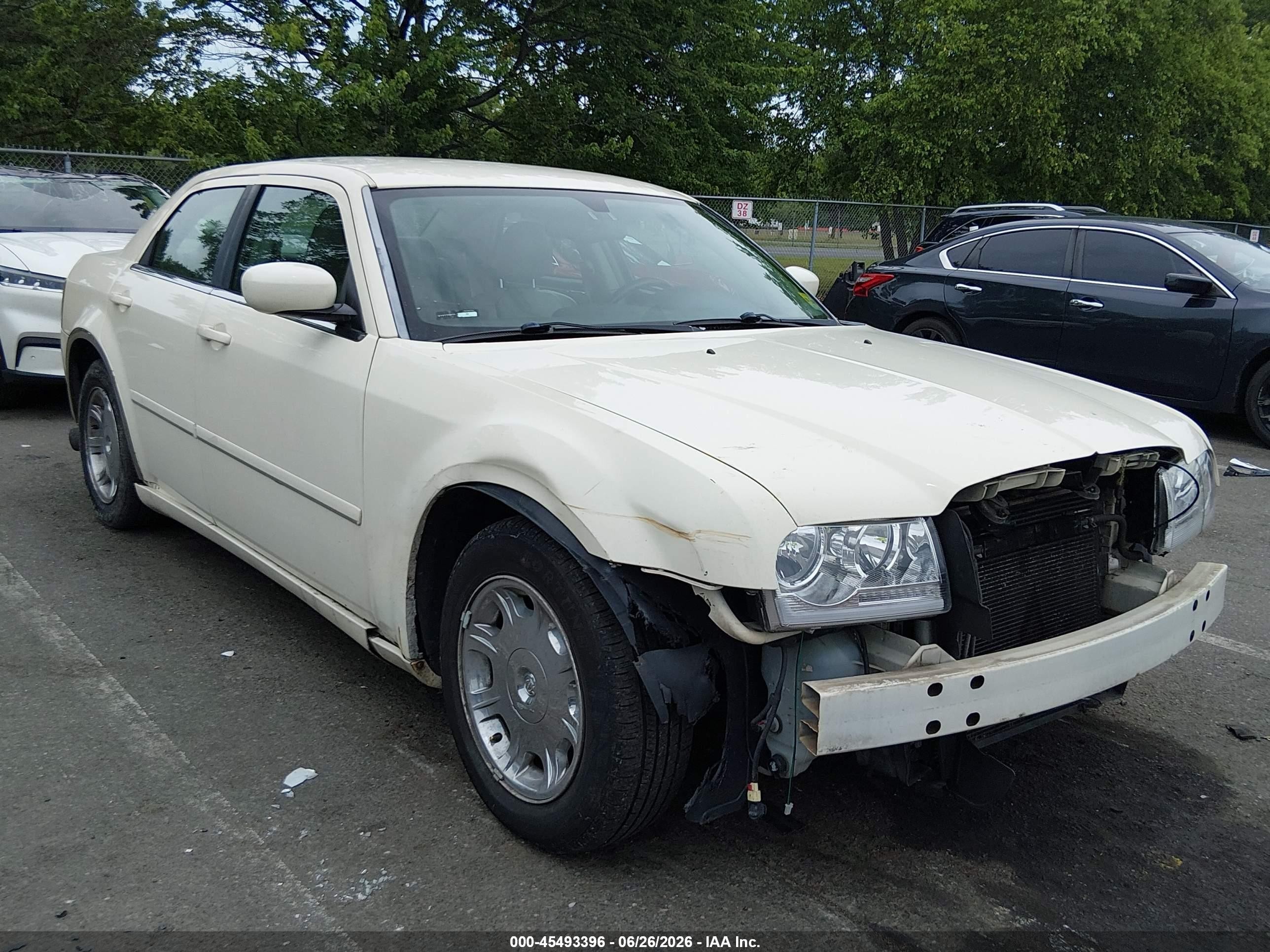 2005 Chrysler 300 Touring, VIN 2C3JA53G75H688383 — Front end
