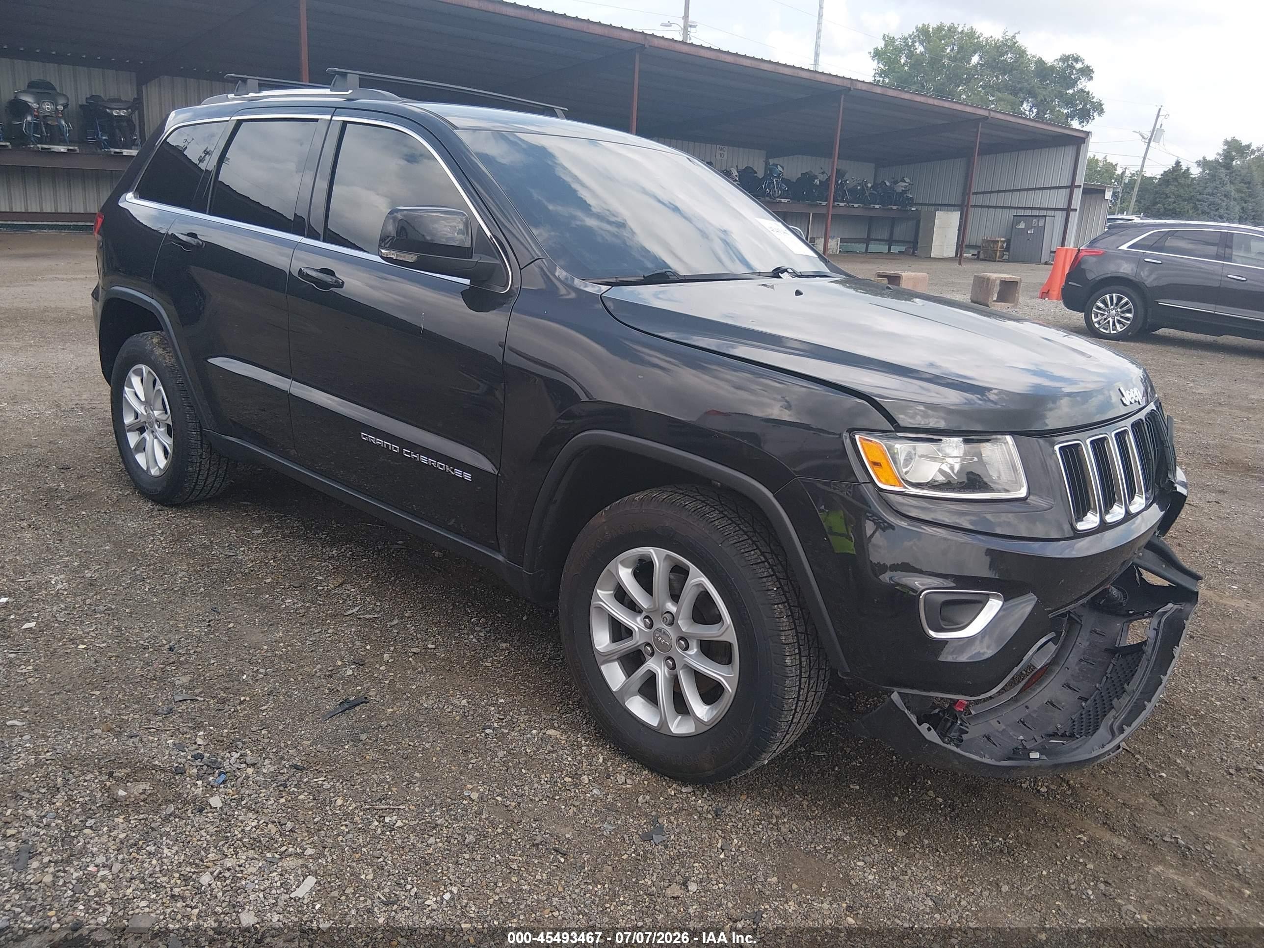 2016 Jeep Grand Cherokee Laredo, VIN 1C4RJFAG5GC427024 — Front end