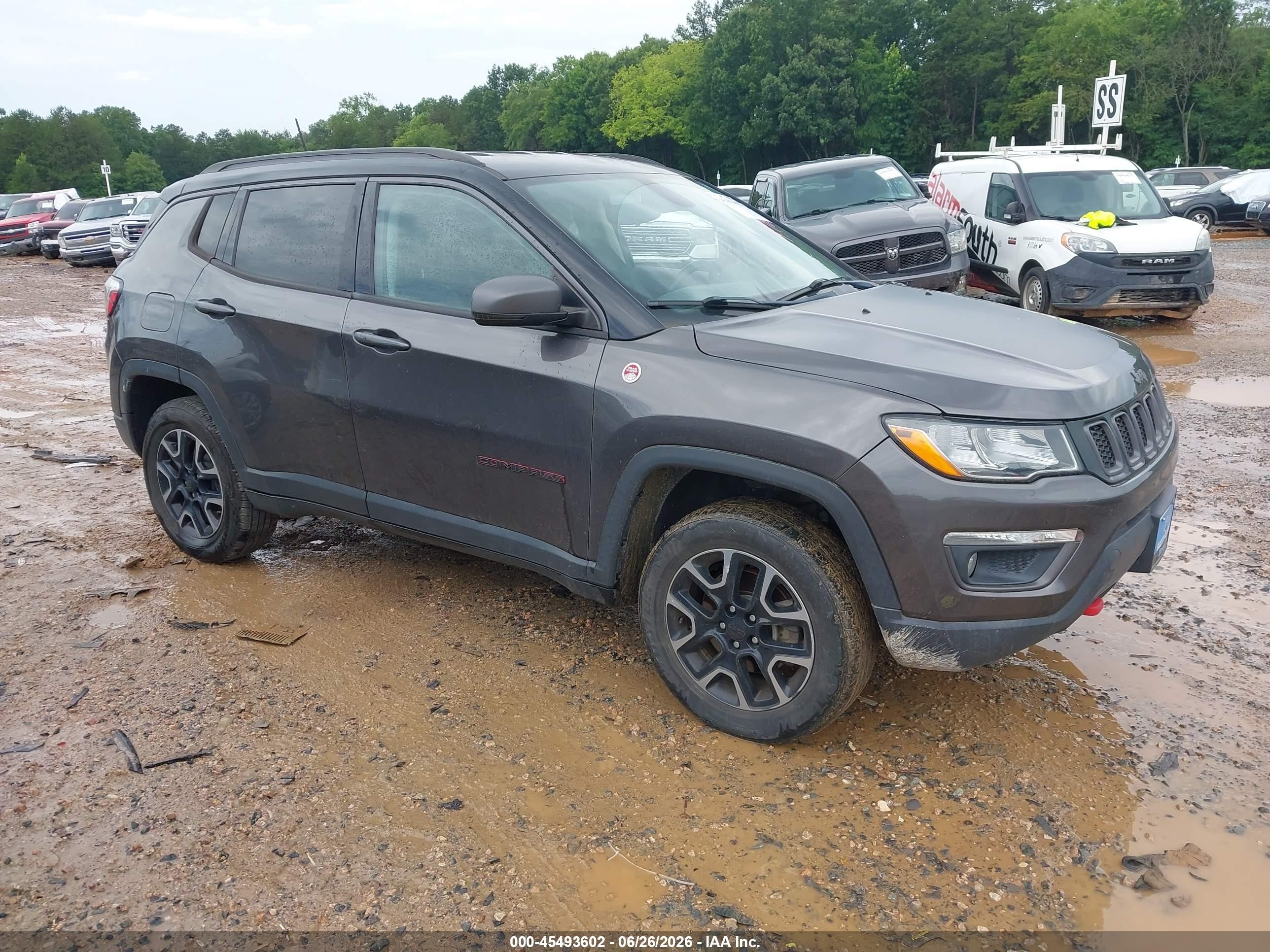 2019 Jeep Compass Trailhawk, VIN 3C4NJDDB2KT739785 — Зад