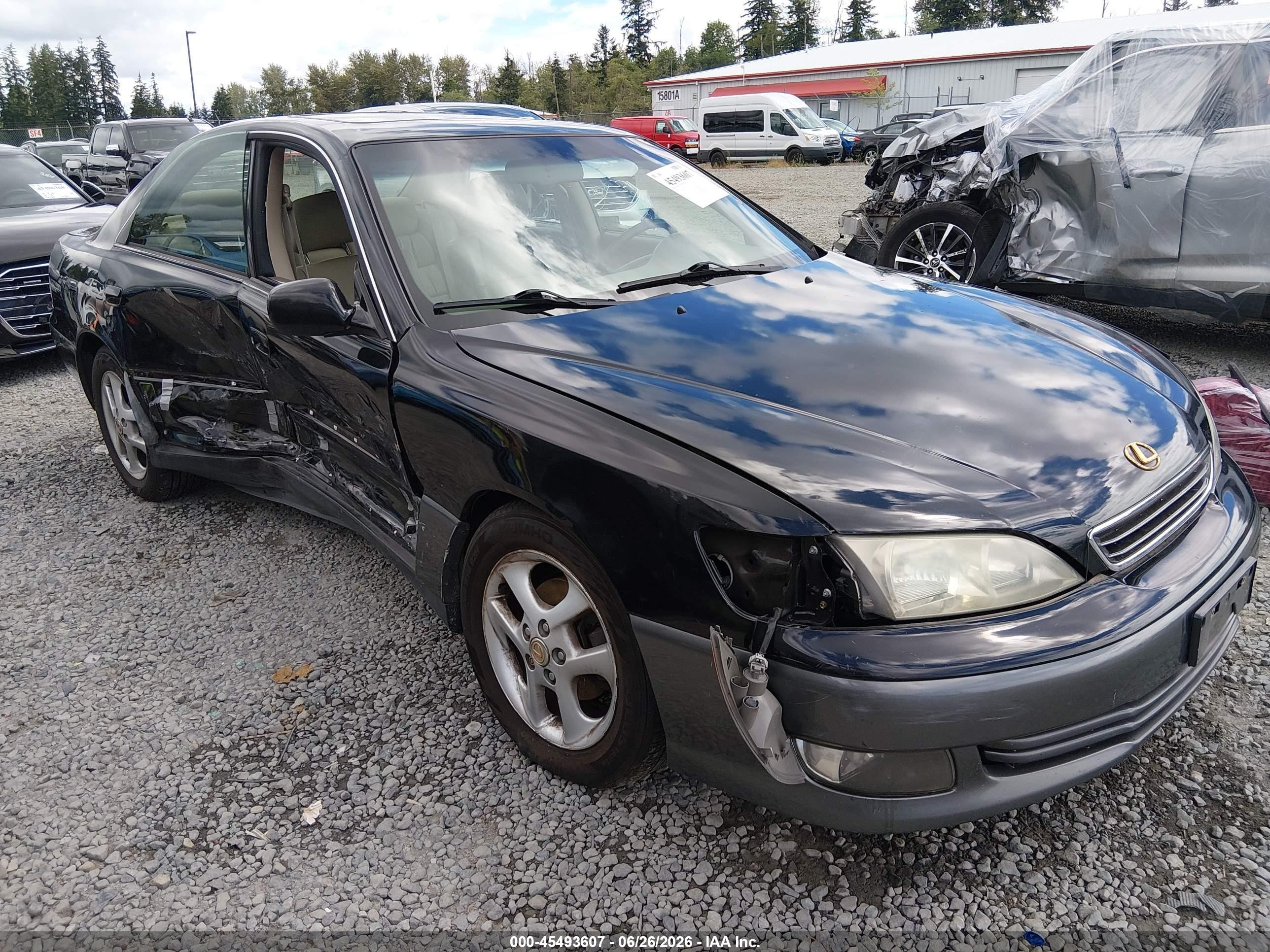 2001 Lexus ES 300, VIN JT8BF28G810328254 — Бок