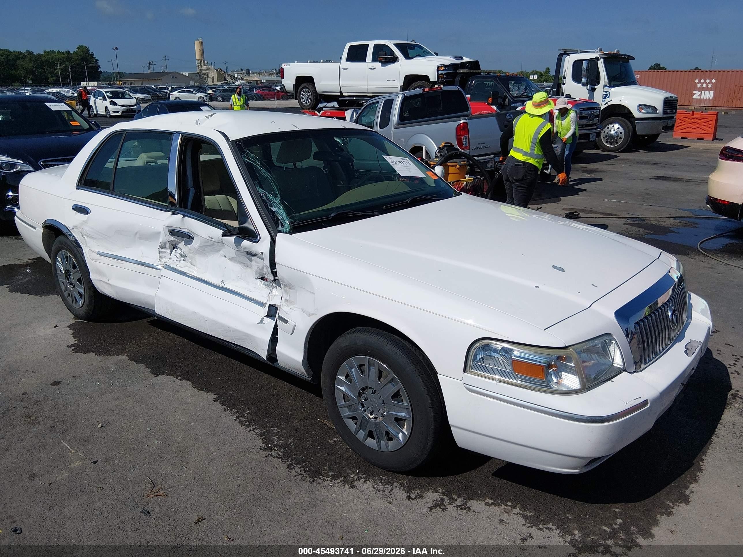2006 Mercury Grand Marquis GS, VIN 2MEFM74V36X612733 — Бок