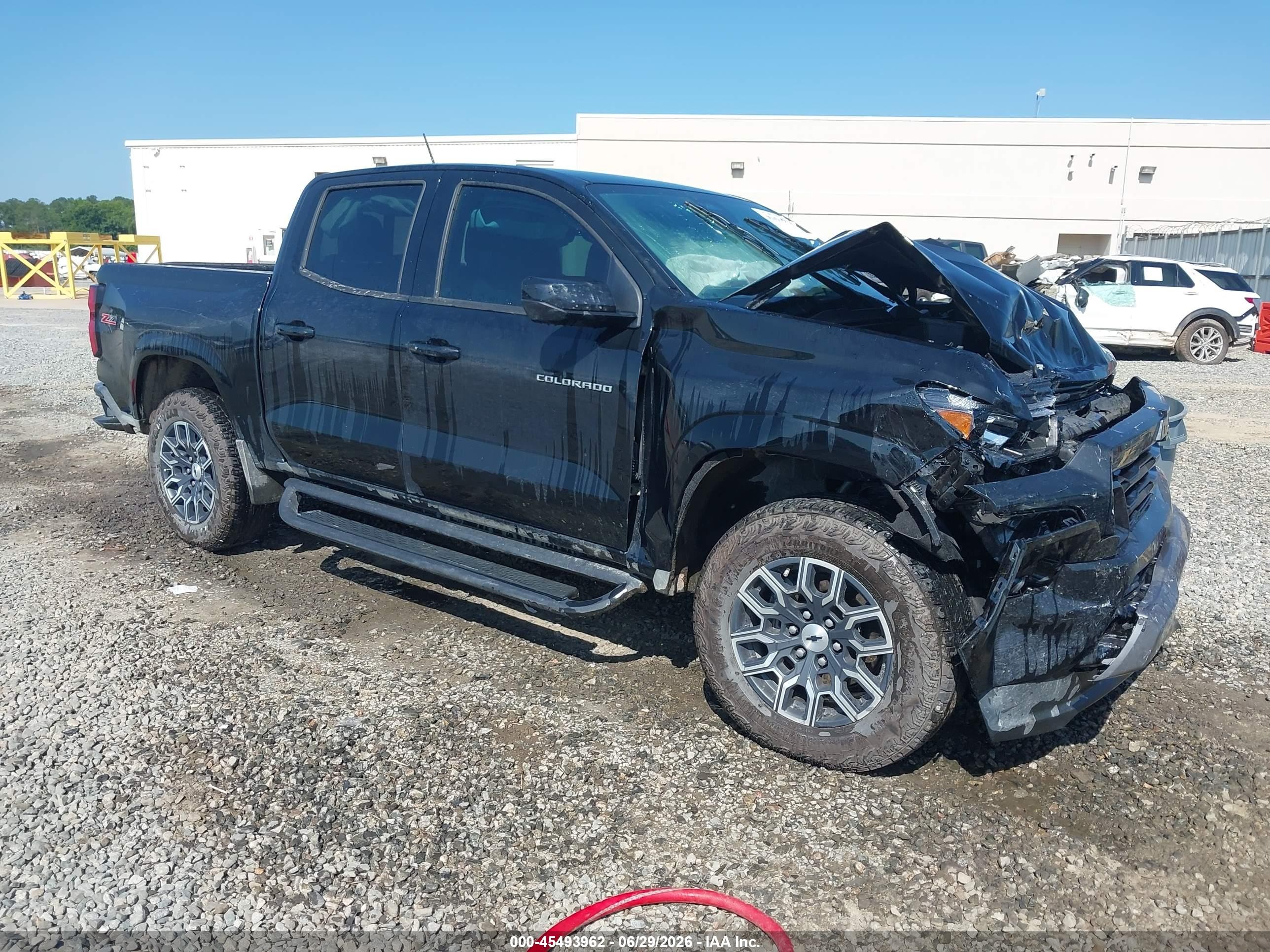 2024 Chevrolet Colorado 4WD Z71, VIN 1GCPTDEK2R1283113 — Front end