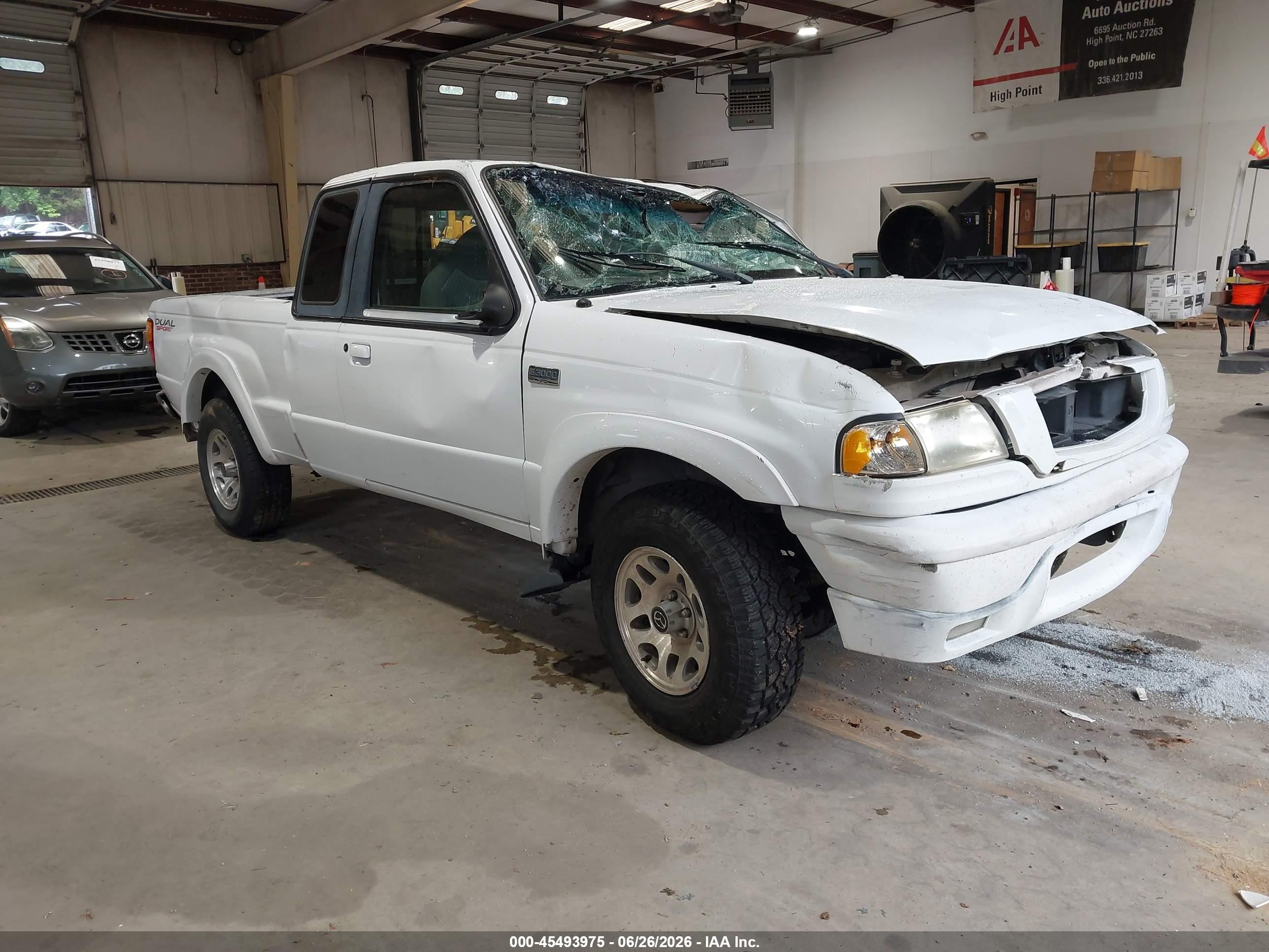 2002 Mazda B-Series DS, VIN 4F4YR16U52TM05871 — Front end