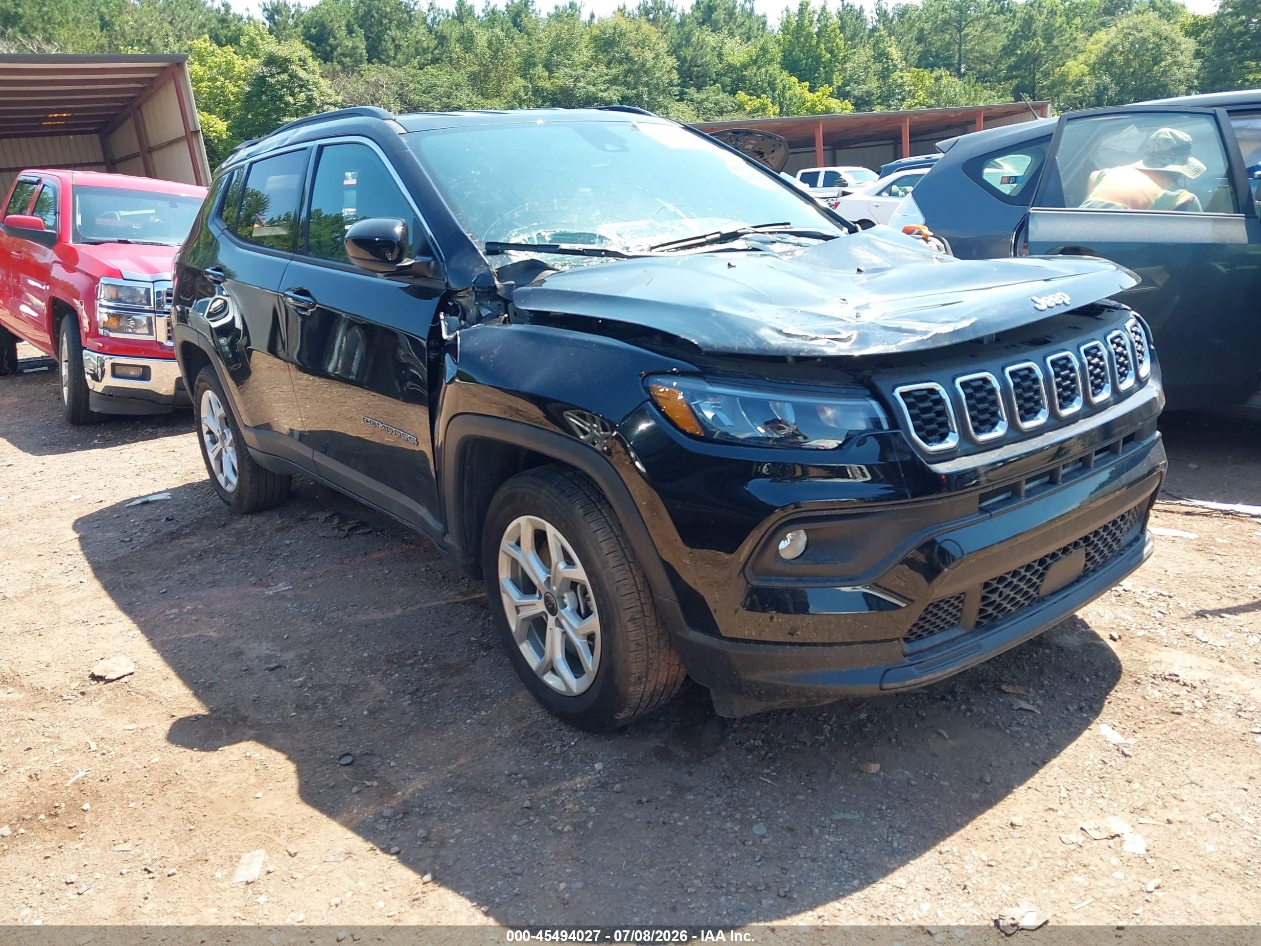 2025 Jeep Compass Latitude, VIN 3C4NJDBN4ST528715 — Front end