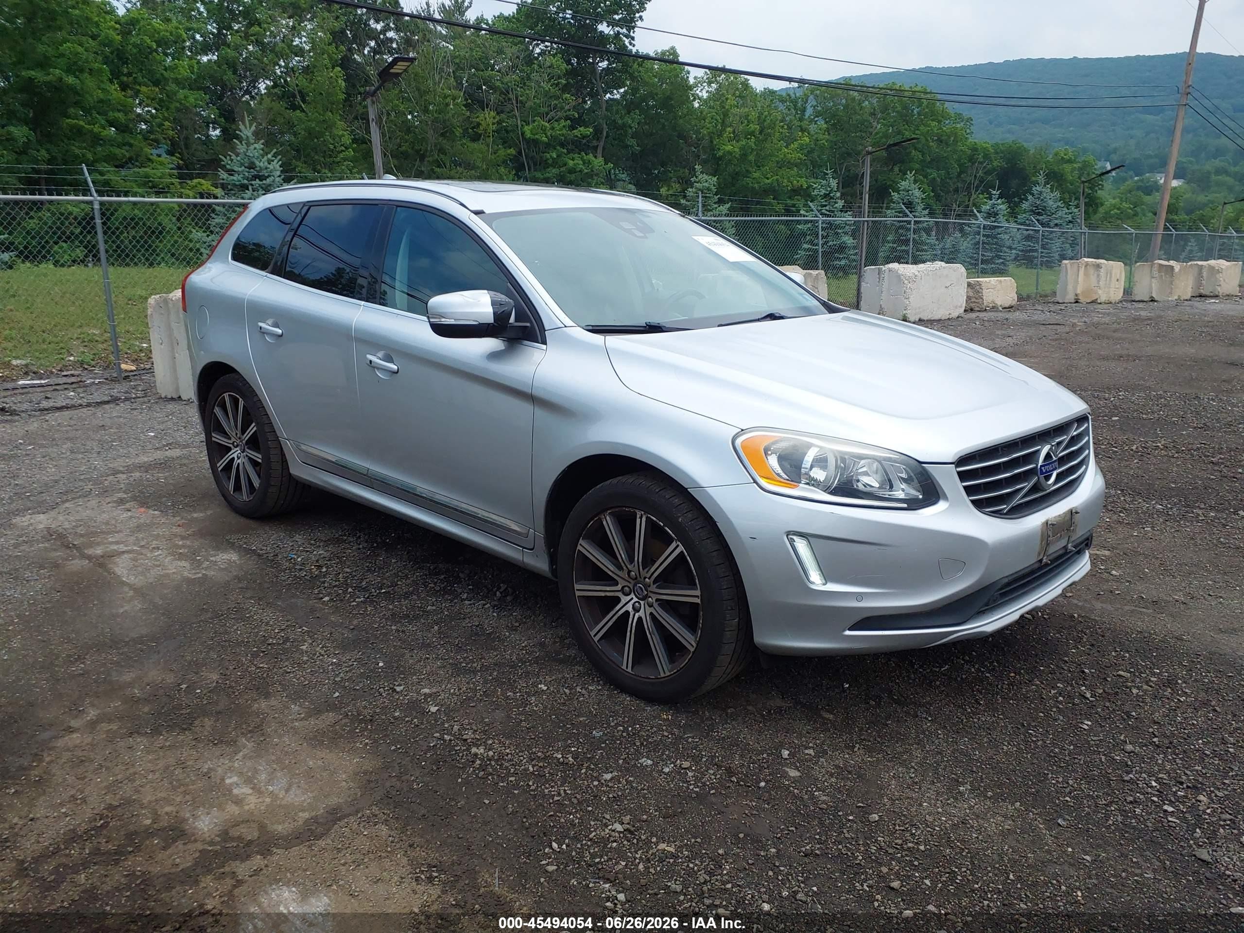2016 Volvo XC60 T5 Drive-E Premier, VIN YV440MDK1G2829711 — Крыша