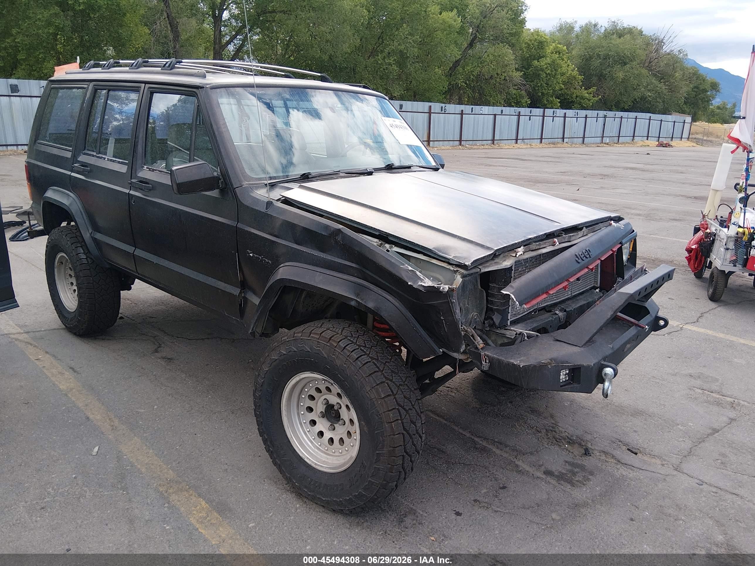 1993 Jeep Cherokee Sport, VIN 1J4FJ68S9PL512780 — Front end