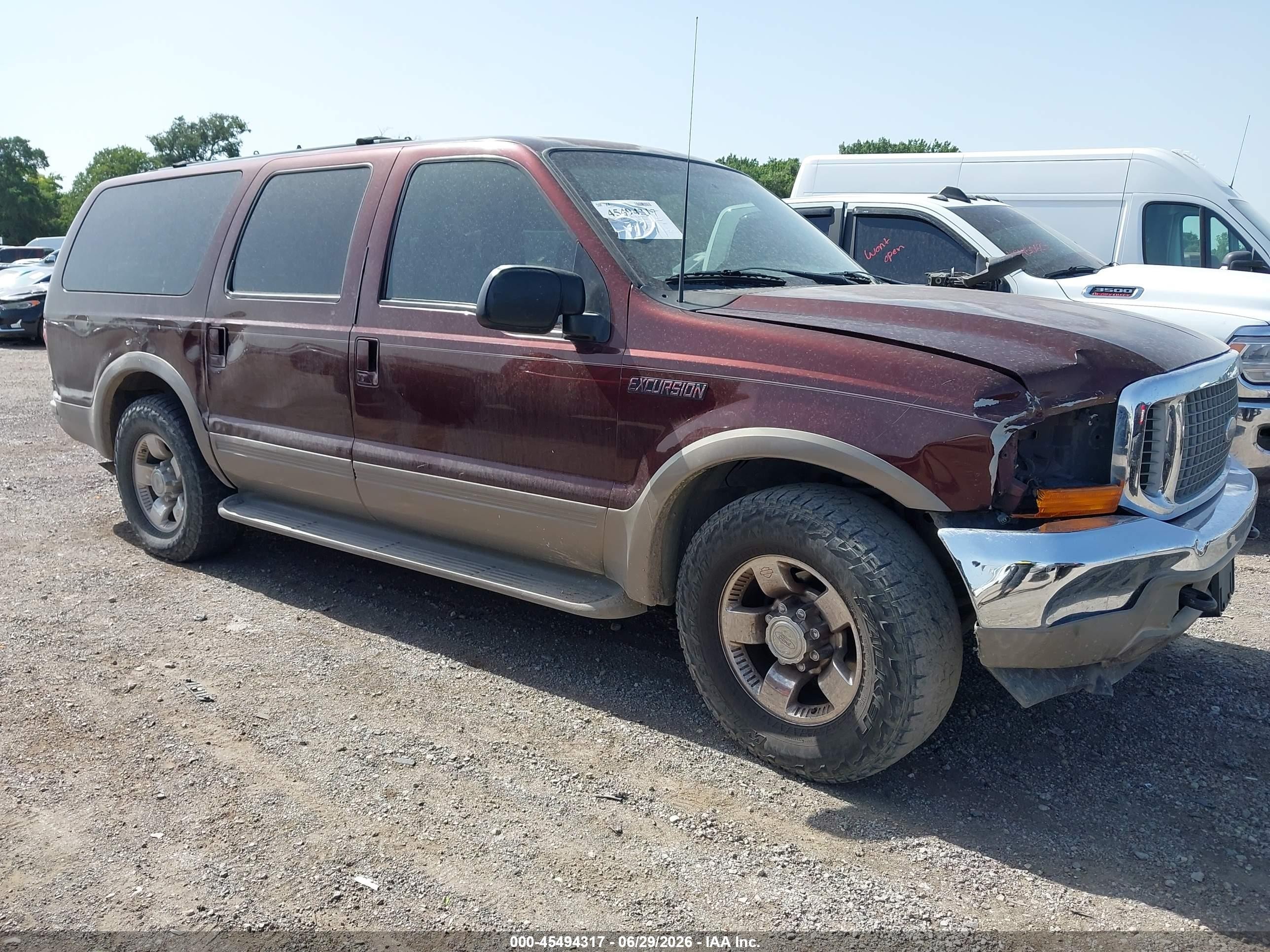 2000 Ford Excursion Limited, VIN 1FMNU42S5YEE35204 — Front end