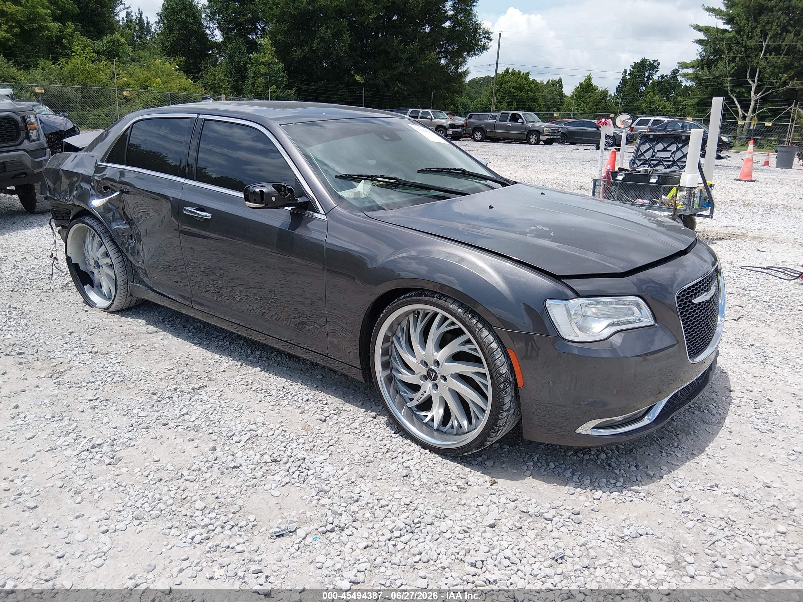 2017 Chrysler 300 C, VIN 2C3CCAEG5HH540231 — Зад