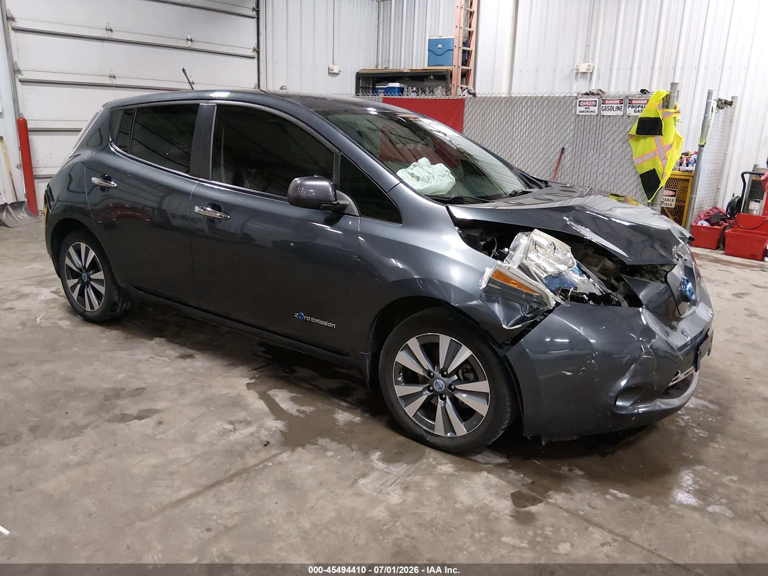 2013 Nissan LEAF SV, VIN 1N4AZ0CP5DC411908 — Front end