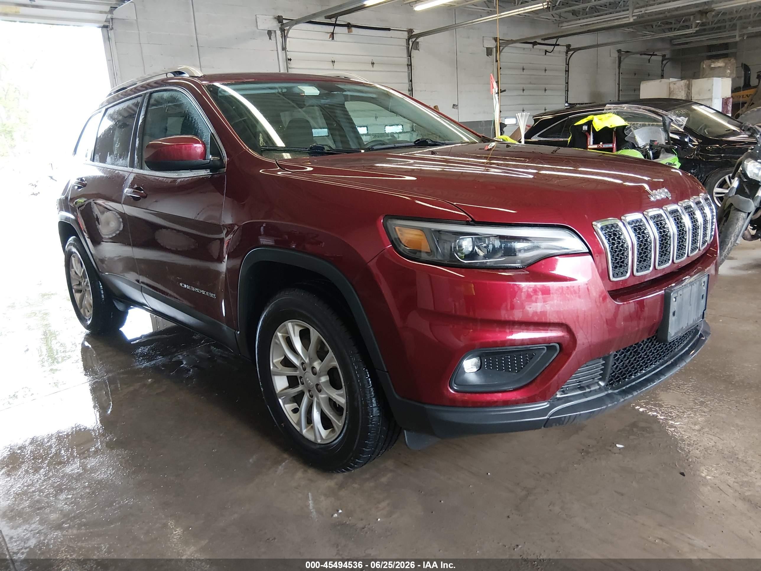 2019 Jeep Cherokee Latitude, VIN 1C4PJMCB6KD343634 — Normal wear