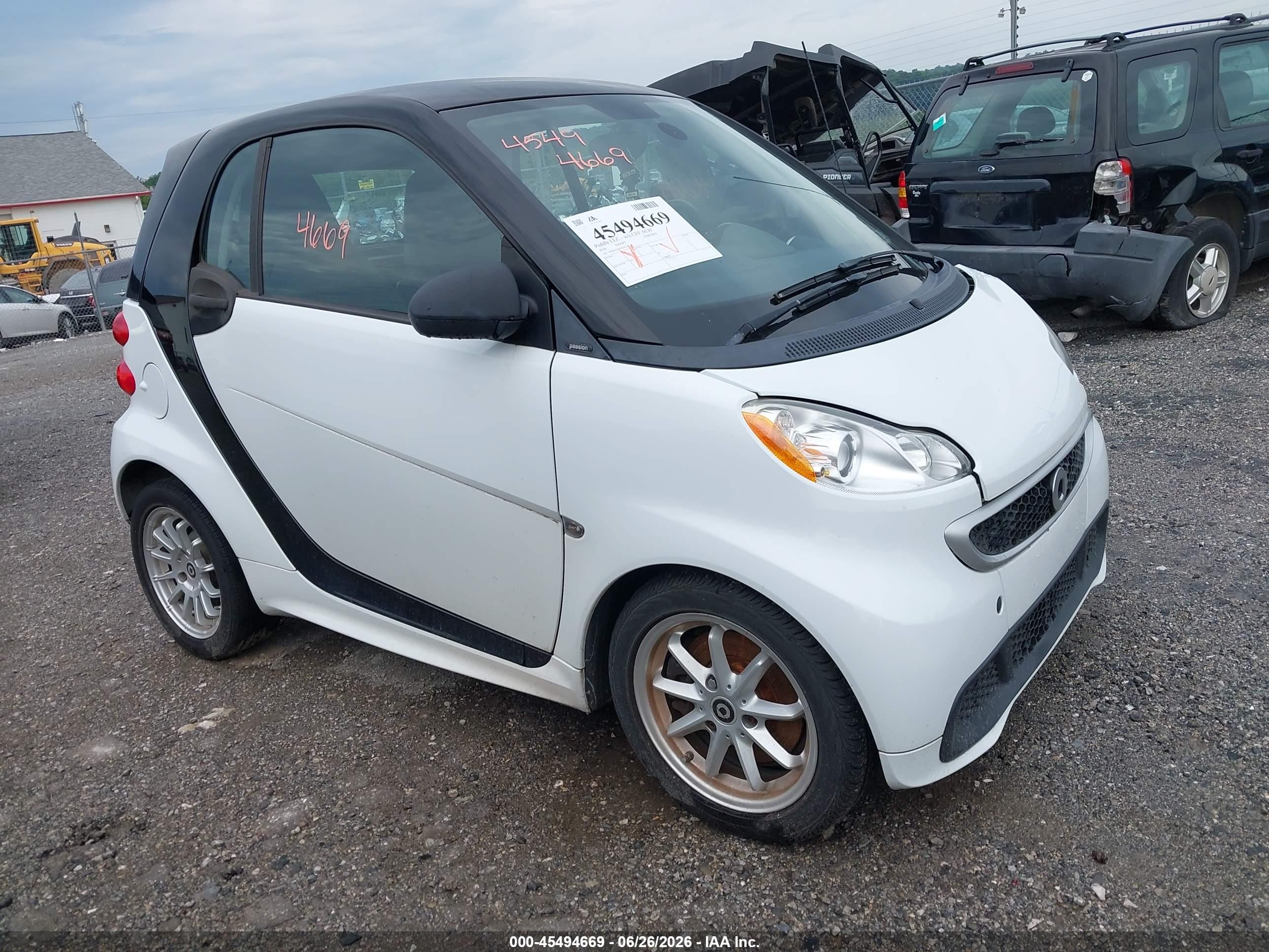 2014 Smart fortwo Passion, VIN WMEEJ3BAXEK751145 — Normal wear