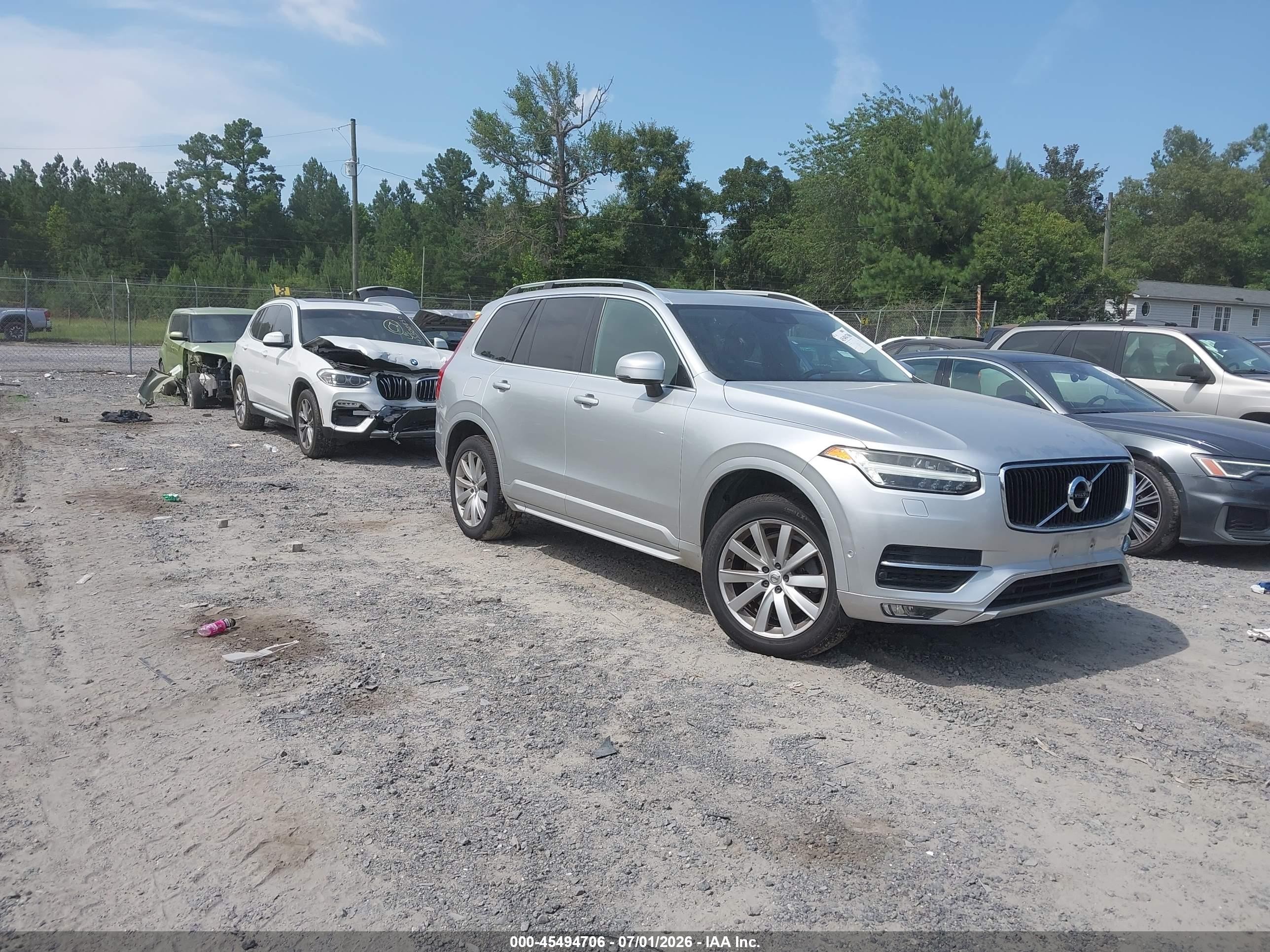 2016 Volvo XC90 T6 Momentum, VIN YV4A22PK4G1076744 — Not stated