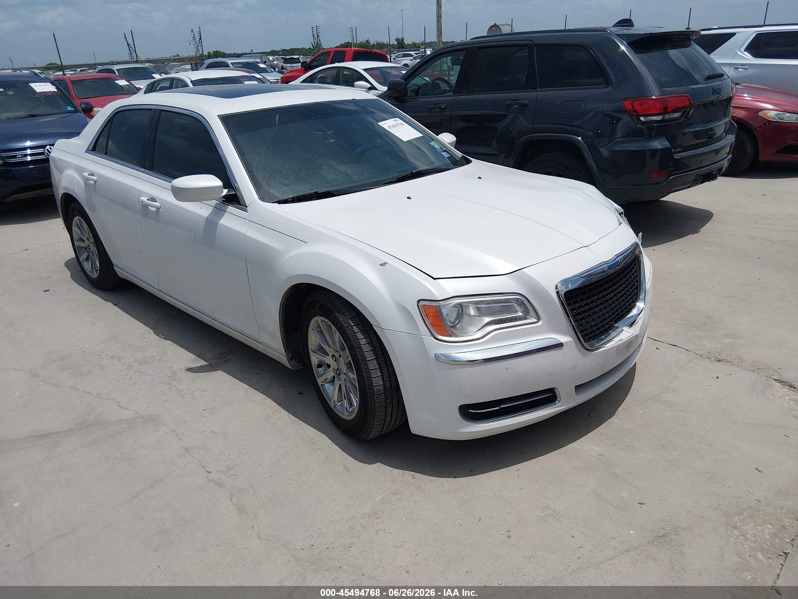 2014 Chrysler 300, VIN 2C3CCAAGXEH378100 — Front end