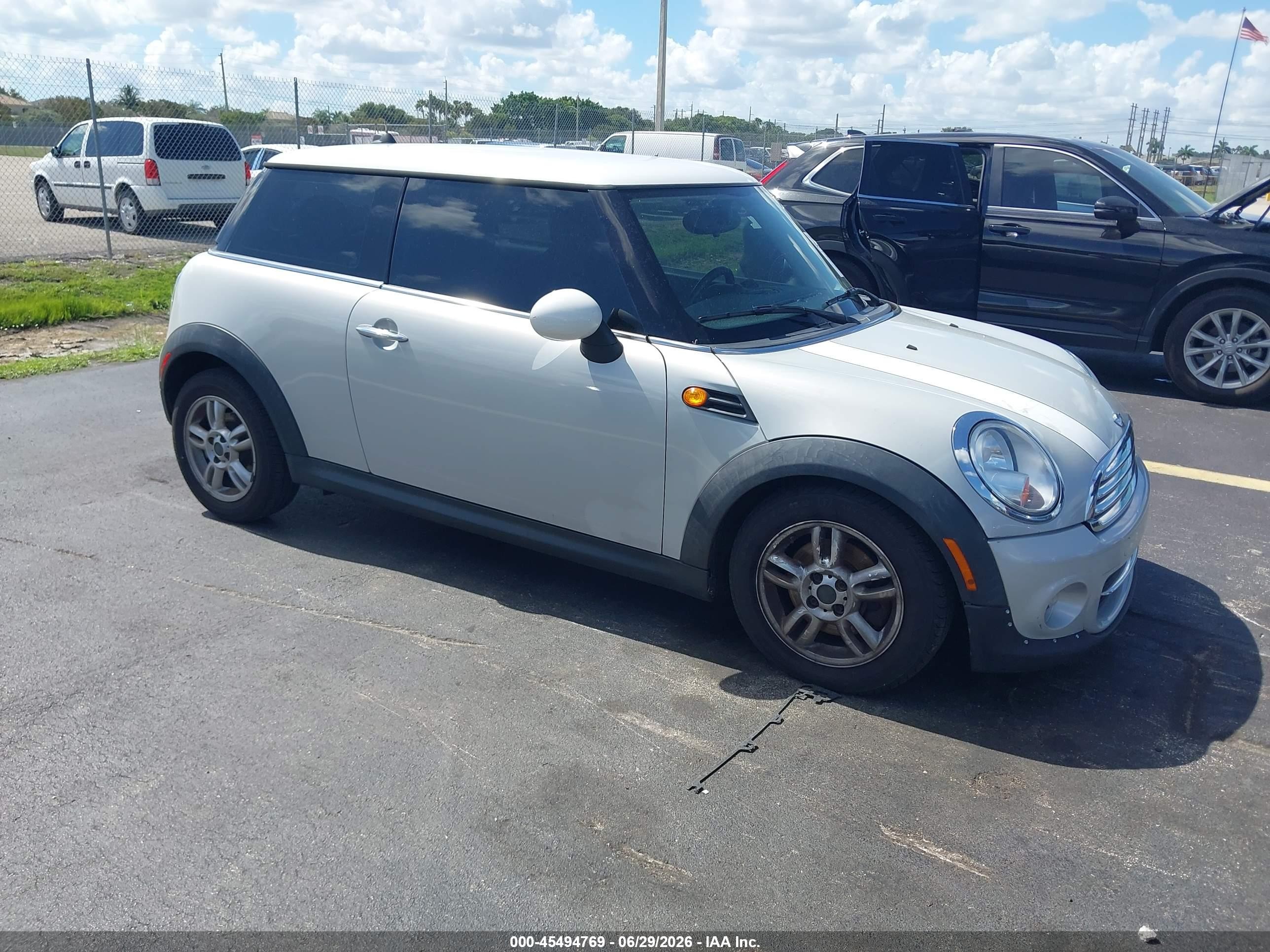2013 MINI Hardtop, VIN WMWSU3C50DT683440 — Вода / потоп