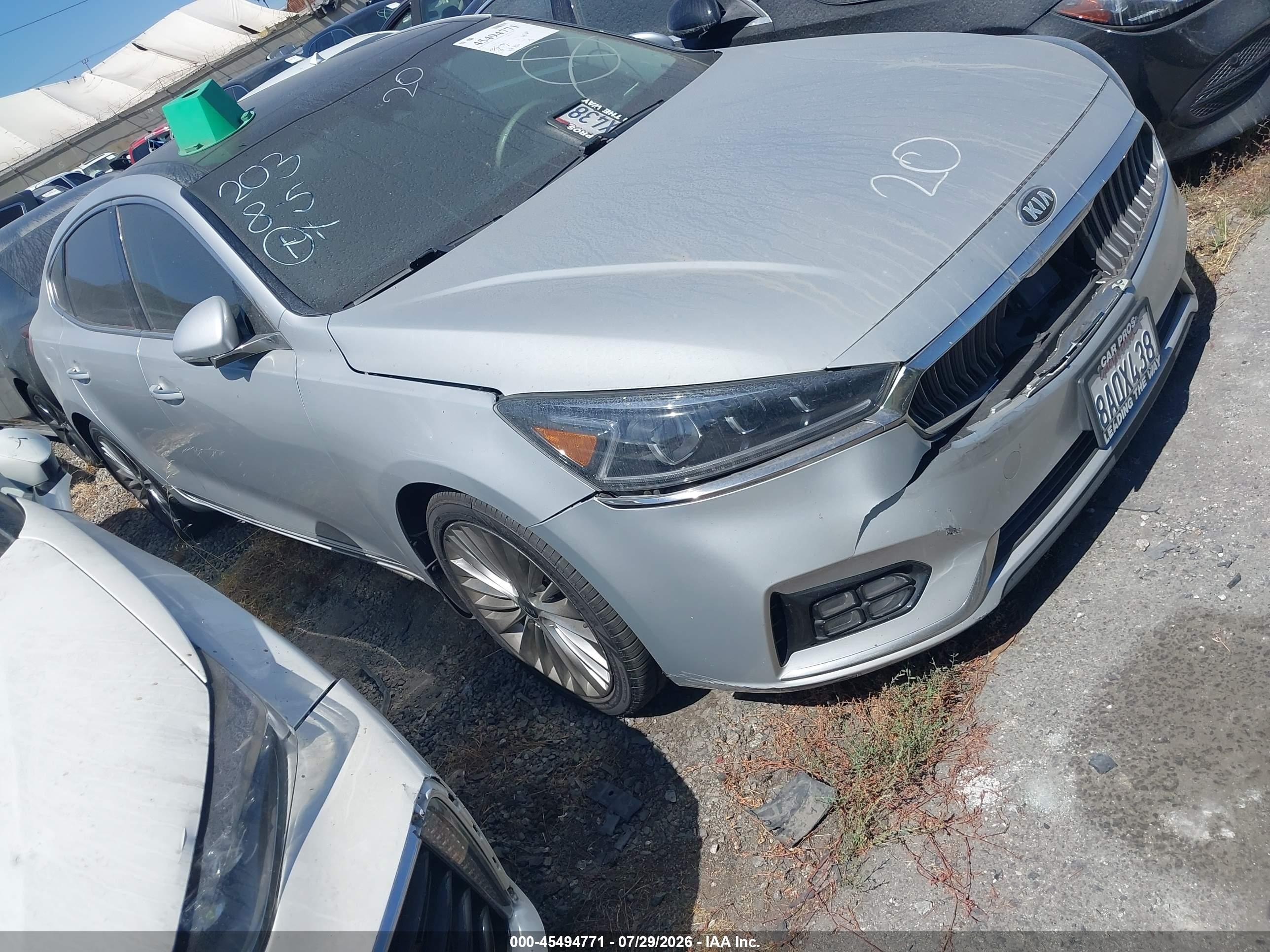 2017 Kia Cadenza Premium, VIN KNALC4J18H5070358 — Front end