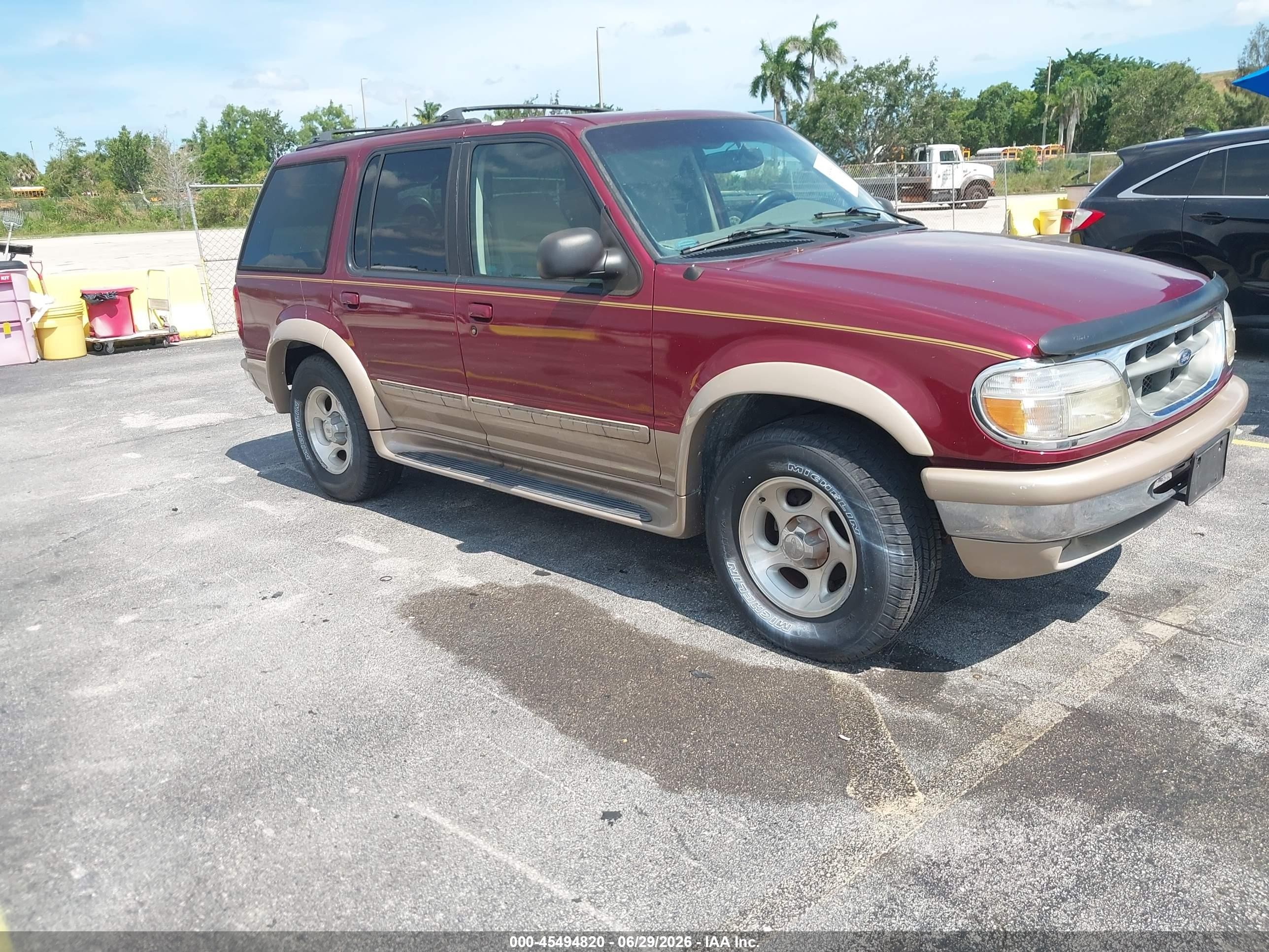 1998 Ford Explorer XL, VIN 1FMZU32E2WZC23940 — Механическое