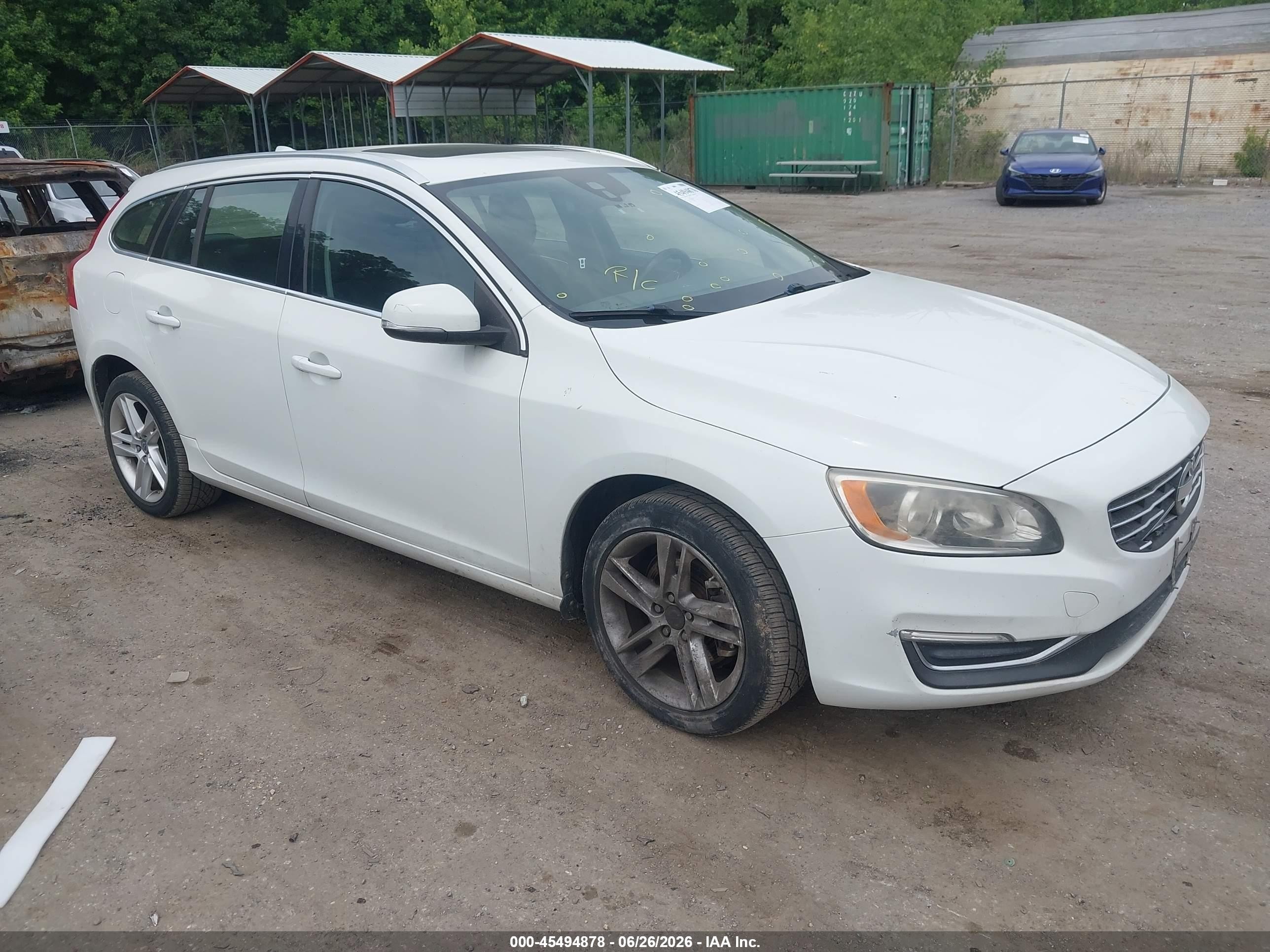 2015 Volvo V60 T5 Drive-E Premier, VIN YV140MEB5F1200212 — Side