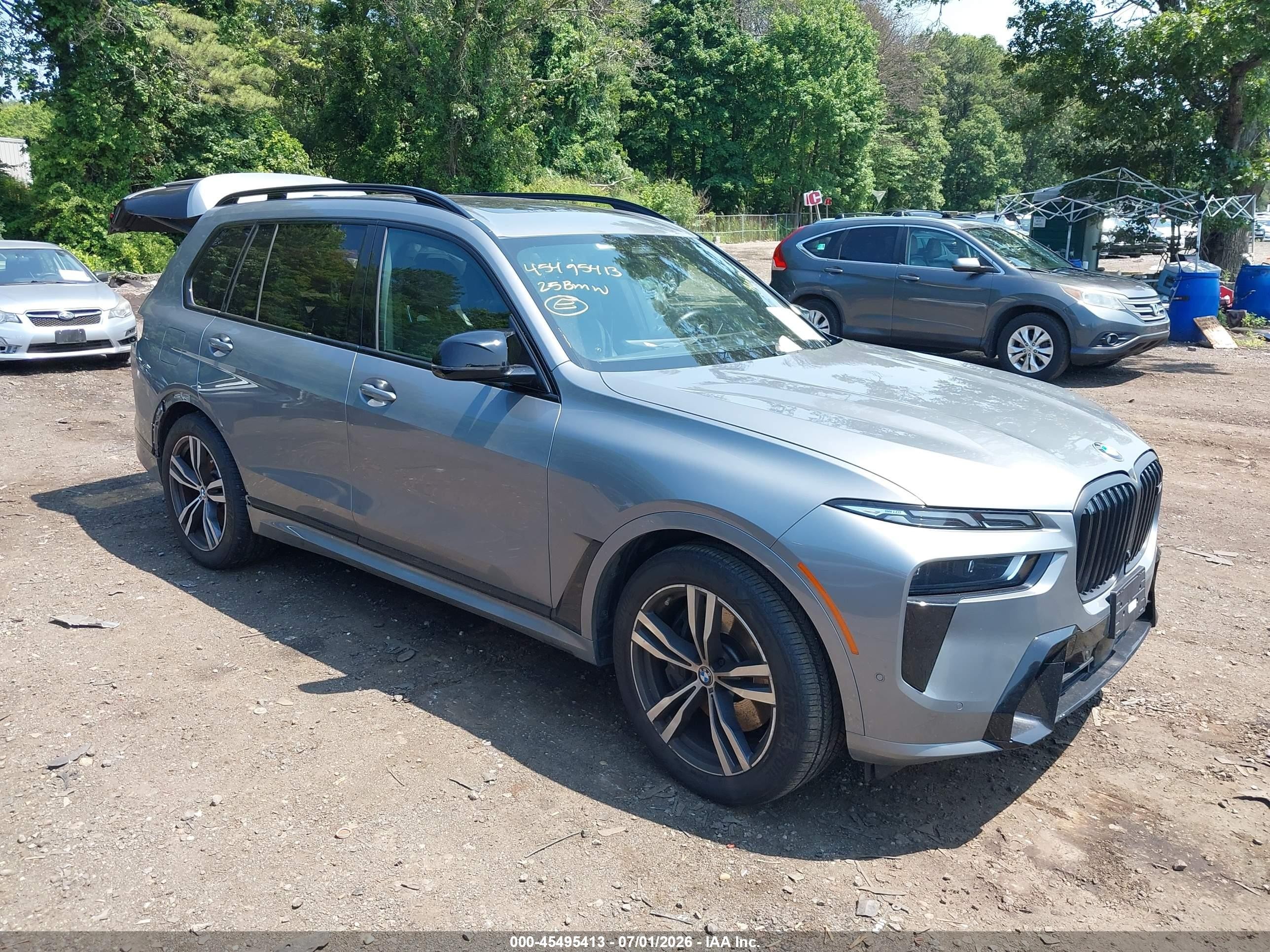 2025 BMW X7 M60i, VIN 5UX33EM09S9W51152 — Rear end