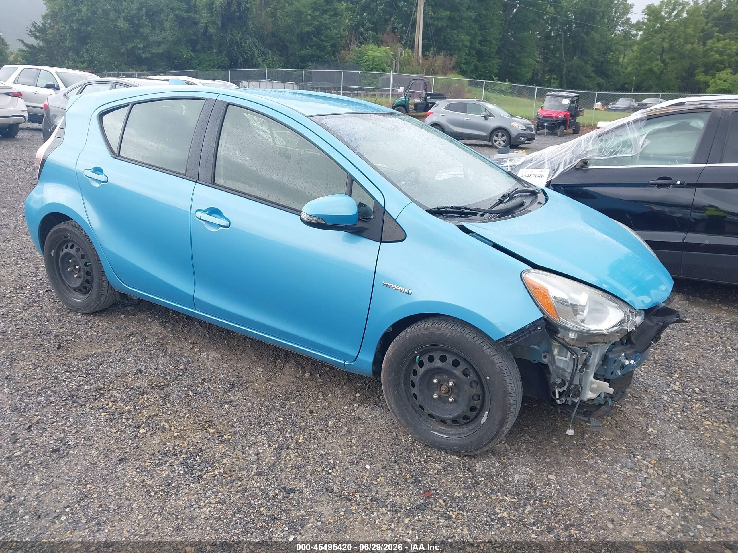 2016 Toyota Prius One, VIN JTDKDTB3XG1121953 — Front end