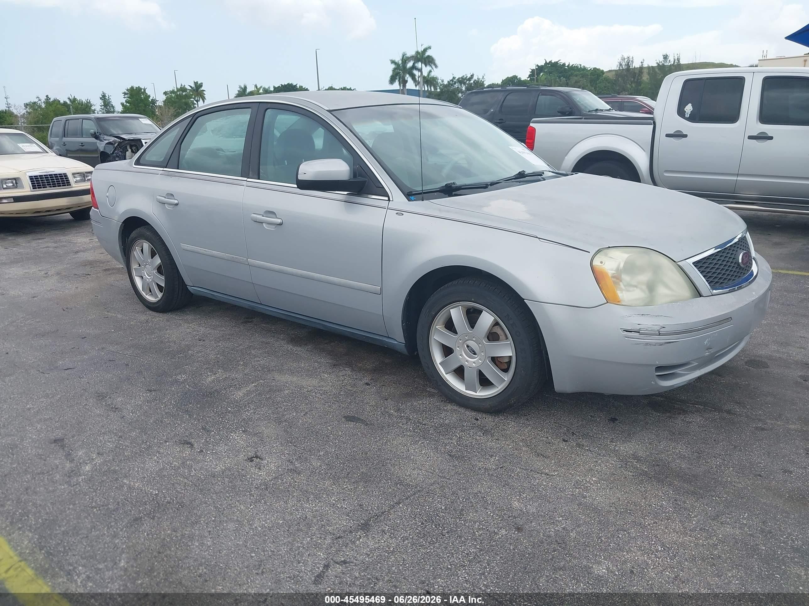 2005 Ford Five Hundred SE, VIN 1FAFP23135G141445 — Side