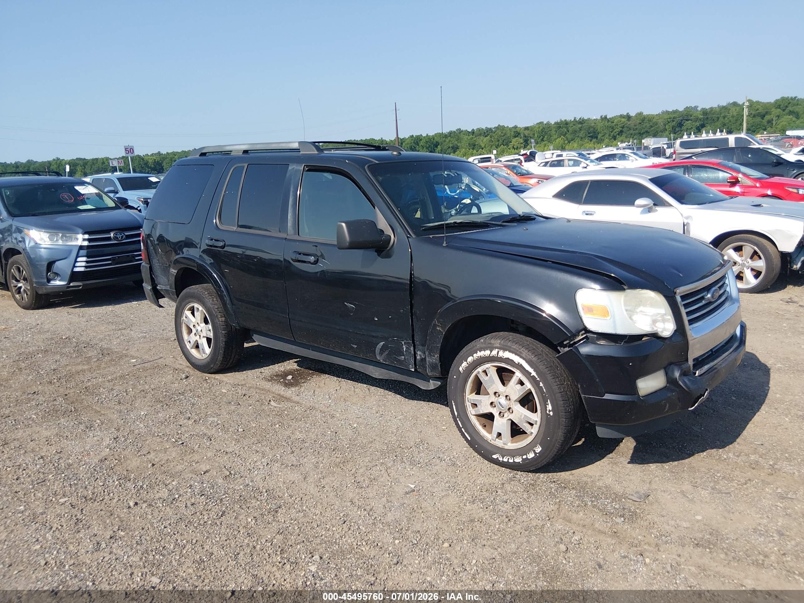 2010 Ford Explorer XLT, VIN 1FMEU7DE5AUA07721 — Перед