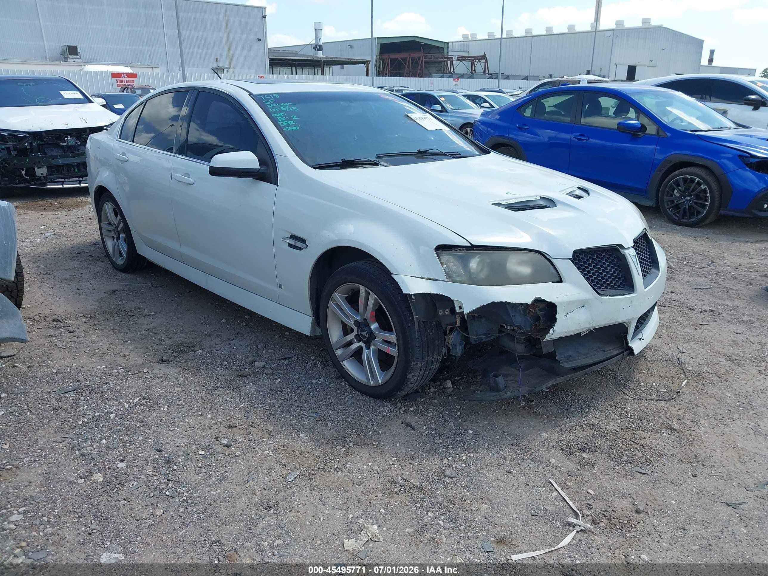 2009 Pontiac G8, VIN 6G2ER577X9L209759 — Front end