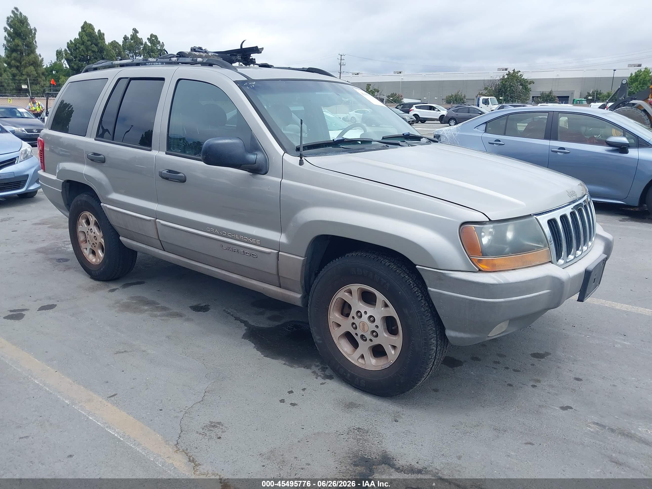 2000 Jeep Grand Cherokee Laredo, VIN 1J4GW48SXYC356101 — Normal wear