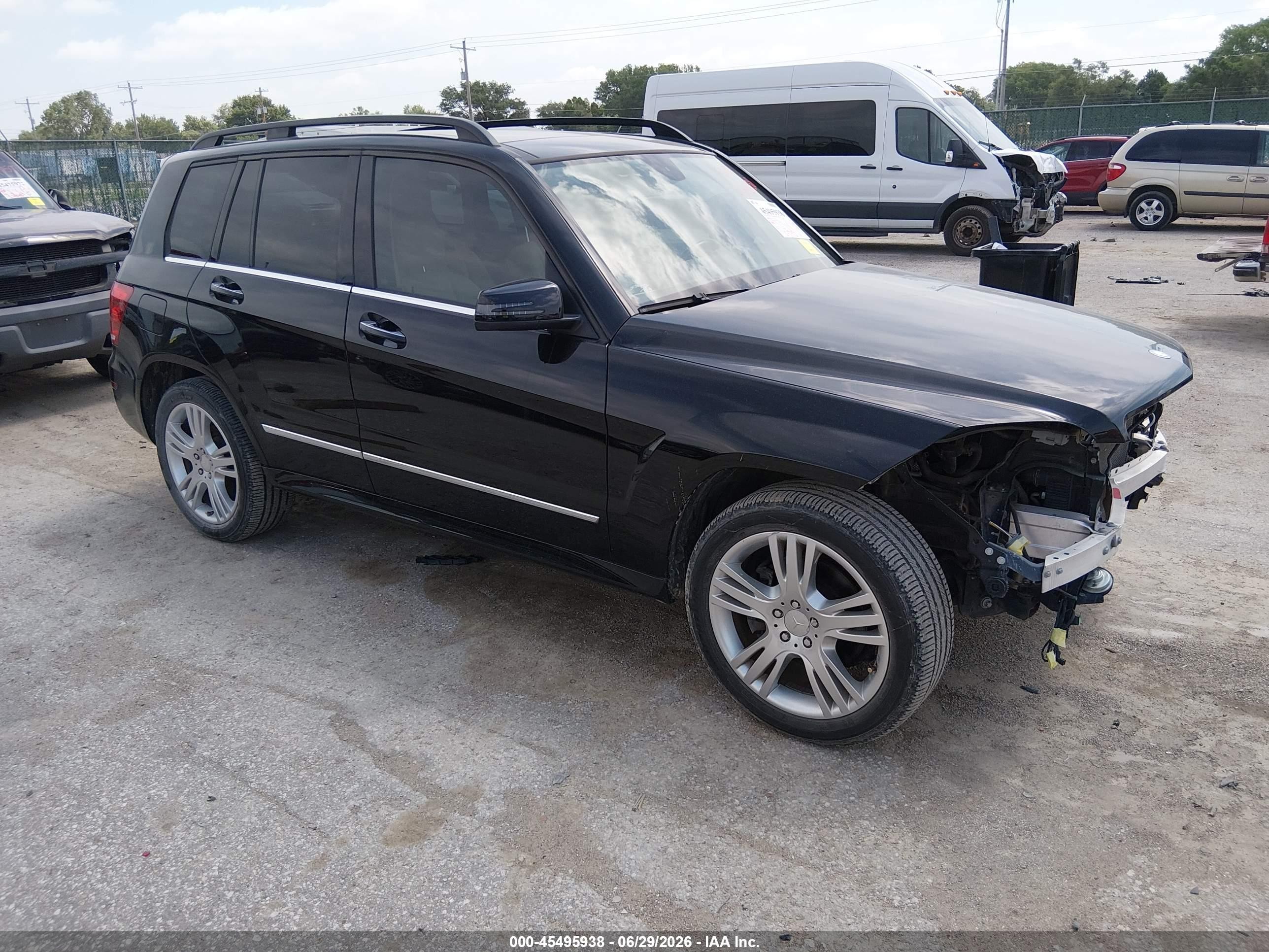 2013 Mercedes-Benz GLK 350, VIN WDCGG8JB7DF987962 — Front end