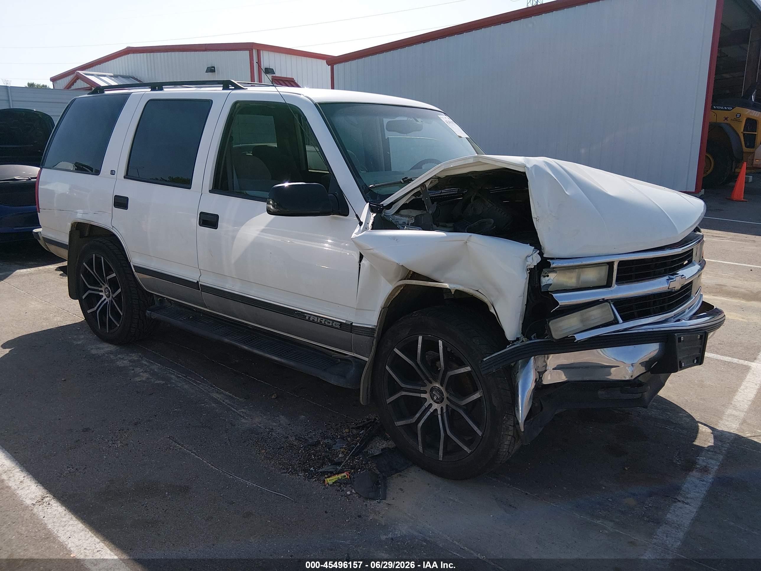 1999 Chevrolet Tahoe, VIN 1GNEK13R9XJ461970 — Front end
