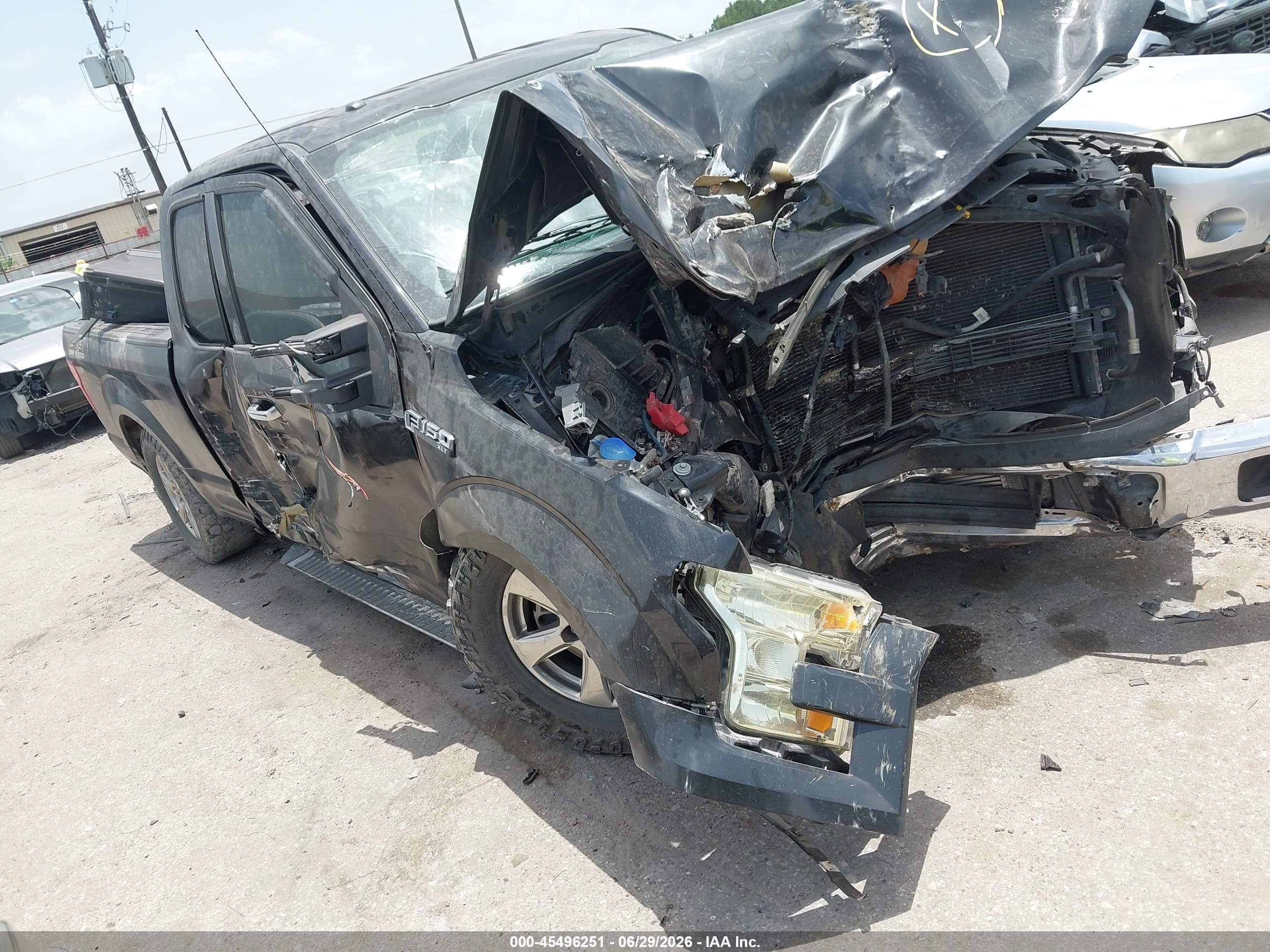2015 Ford F-150 XLT, VIN 1FTEX1CP6FKE02943 — Front end