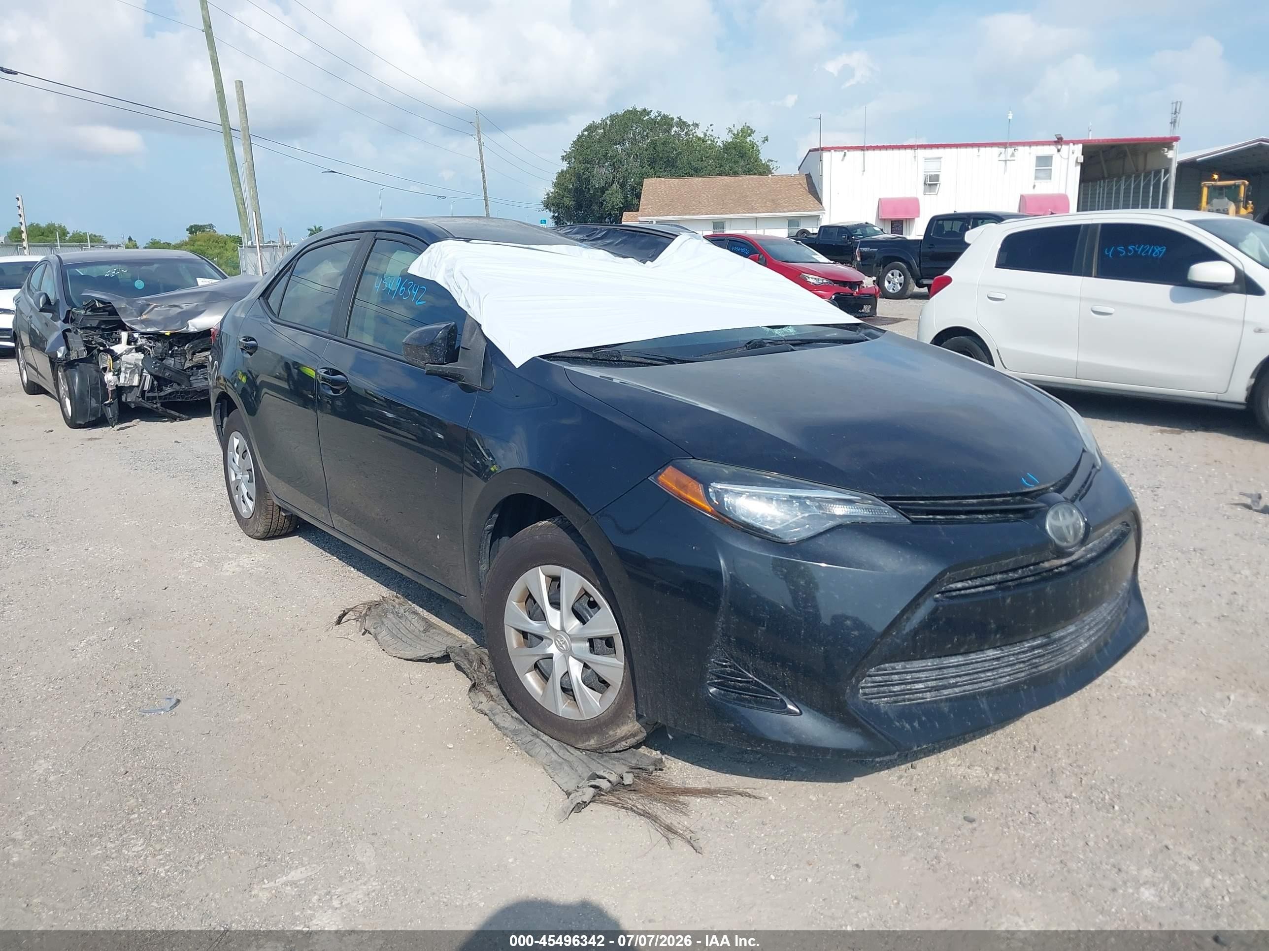 2018 Toyota Corolla SE, VIN 5YFBURHE9JP851044 — Стихия