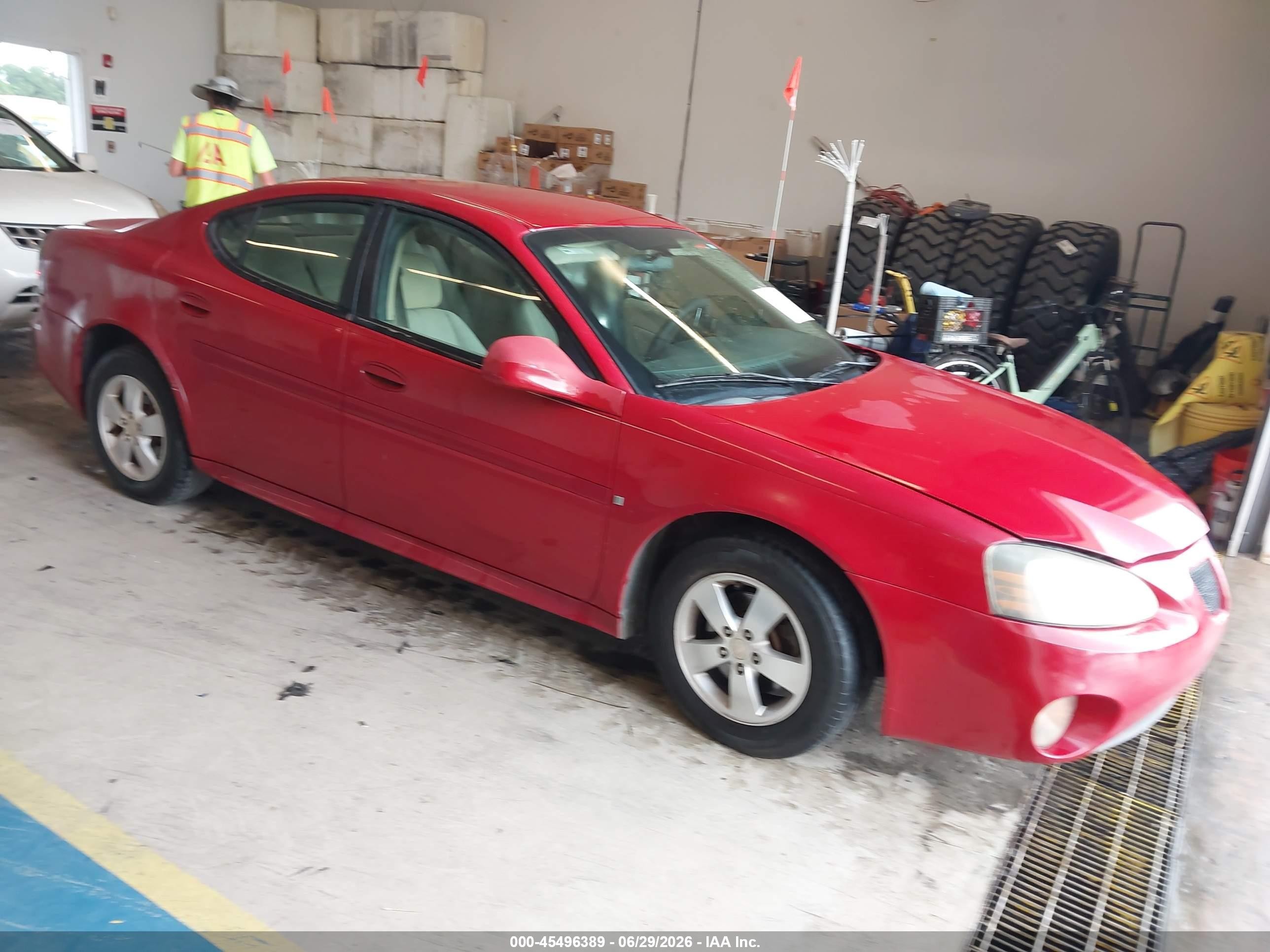 2007 Pontiac Grand Prix, VIN 2G2WP552471235484 — Normal wear