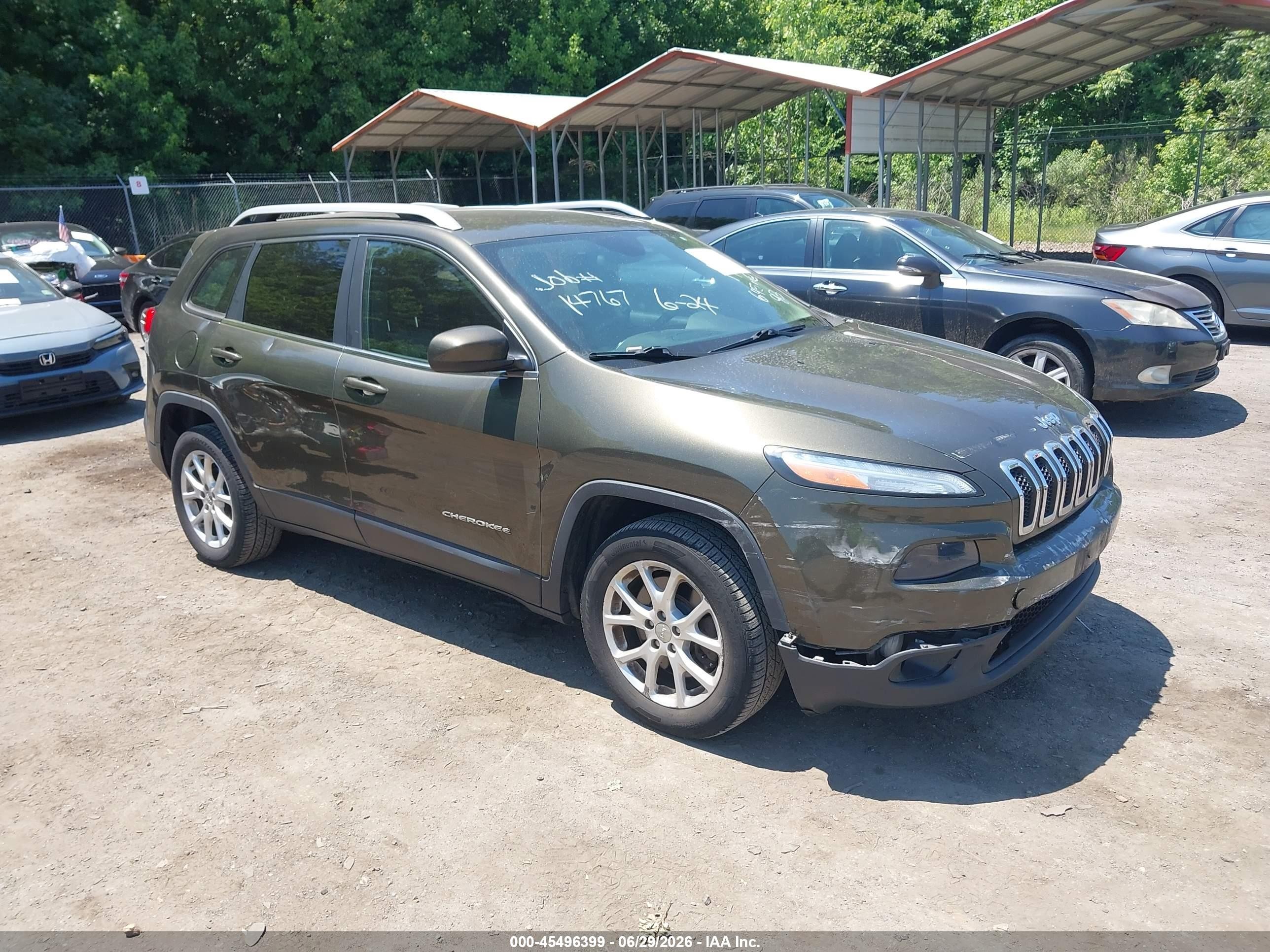 2014 Jeep Cherokee Latitude, VIN 1C4PJLCB9EW302854 — Front end