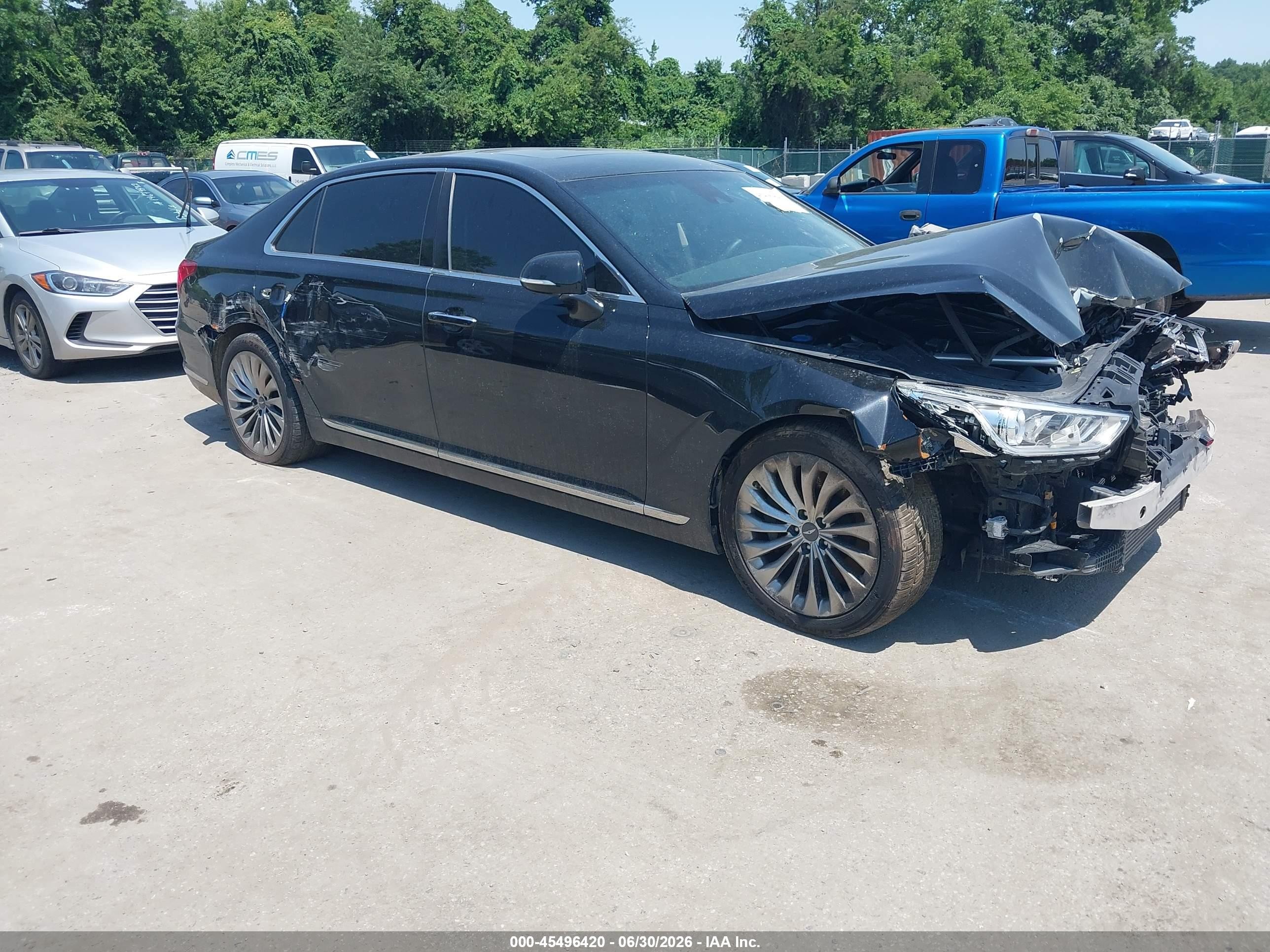 2017 Genesis G90 Premium, VIN KMHG34JA8HU033364 — Front end