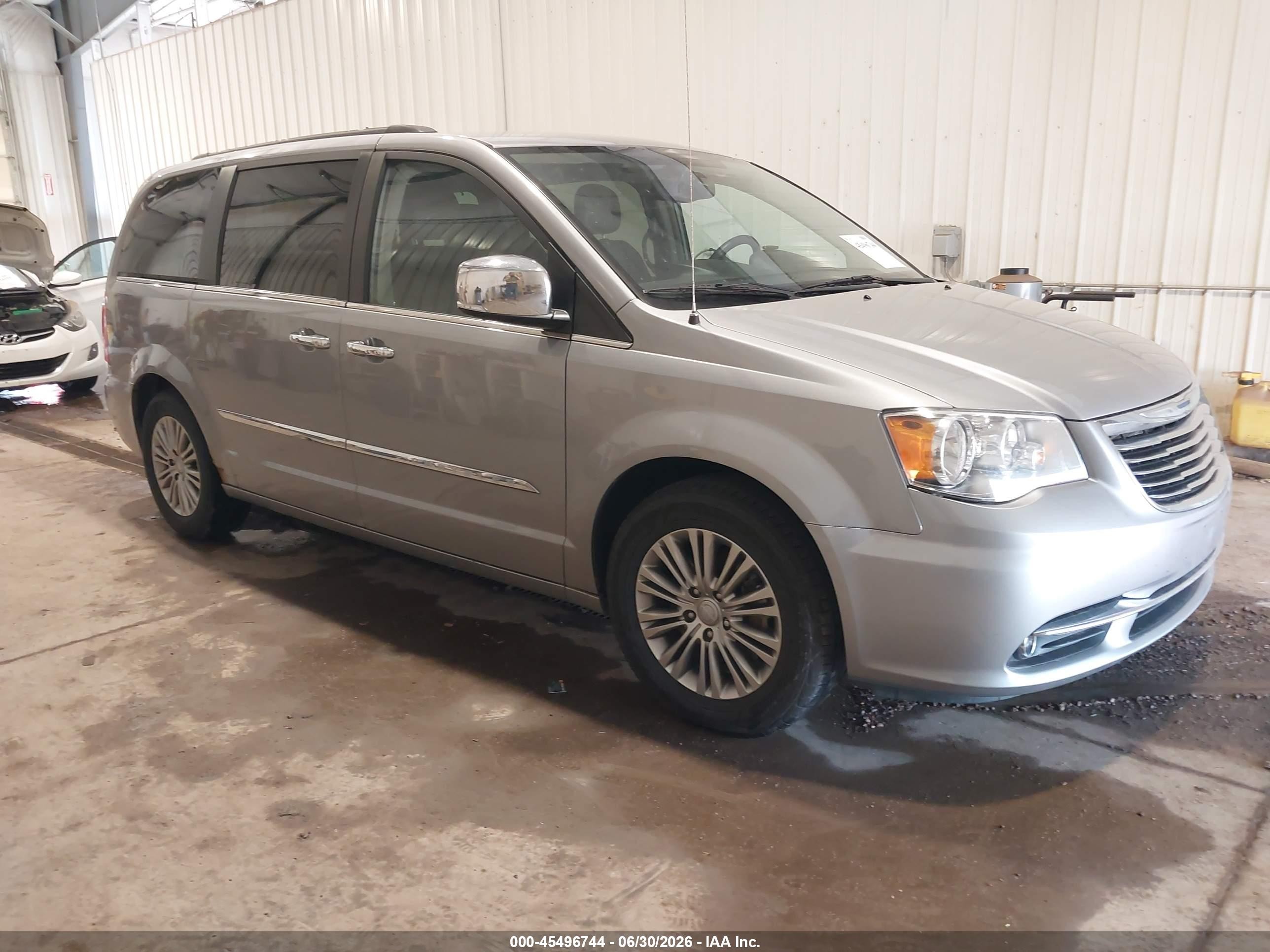 2014 Chrysler Town & Country Touring L, VIN 2C4RC1CG5ER372248 — Rear end