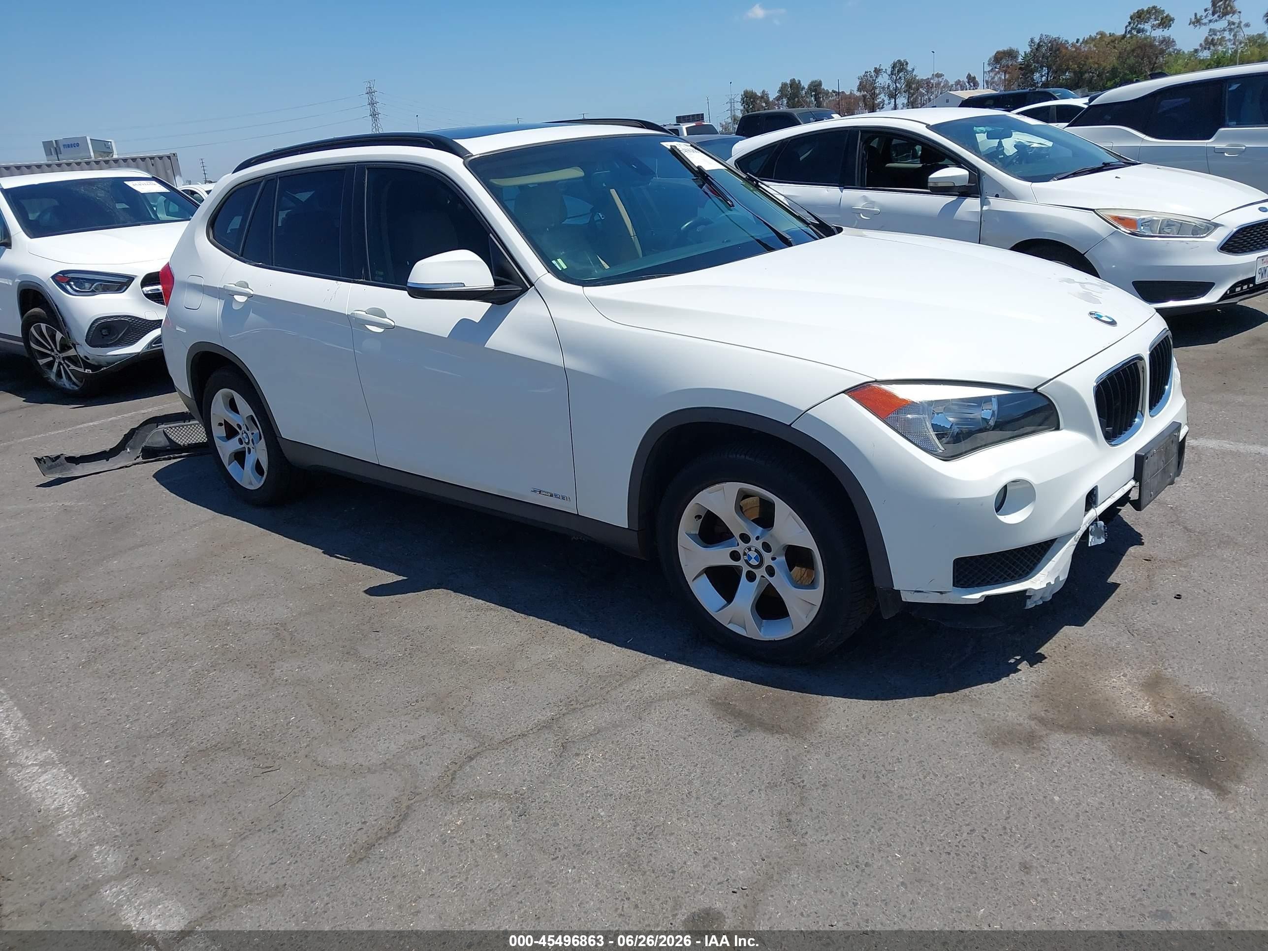 2013 BMW X1 28i, VIN WBAVM1C56DVW45281 — Front end