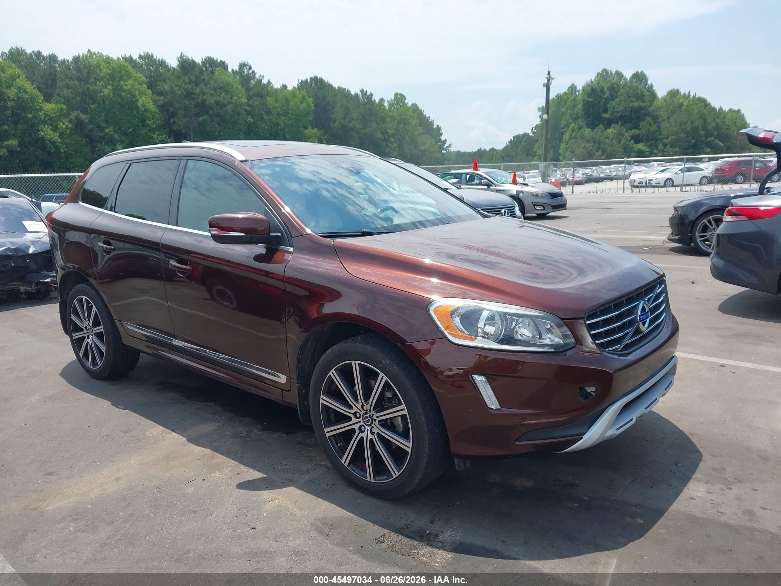 2015 Volvo XC60 T5 Drive-E Premier, VIN YV440MDK4F2643191 — Normal wear