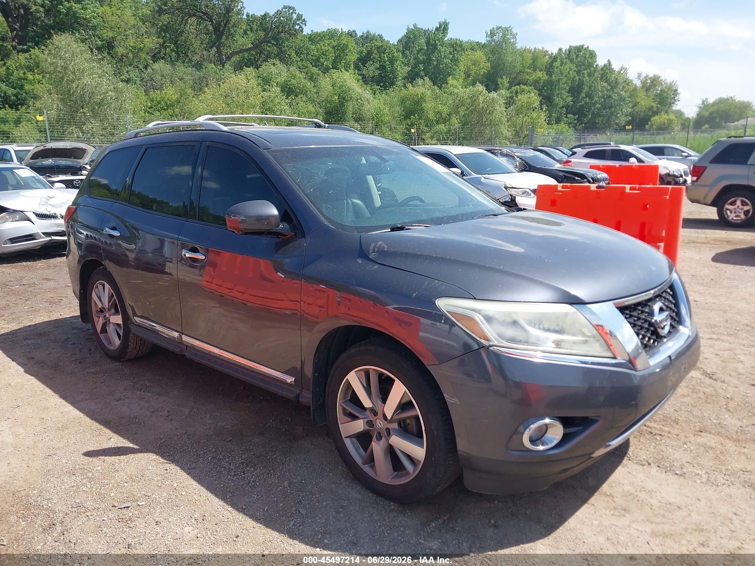 2013 Nissan Pathfinder S, VIN 5N1AR2MM2DC638978 — Side
