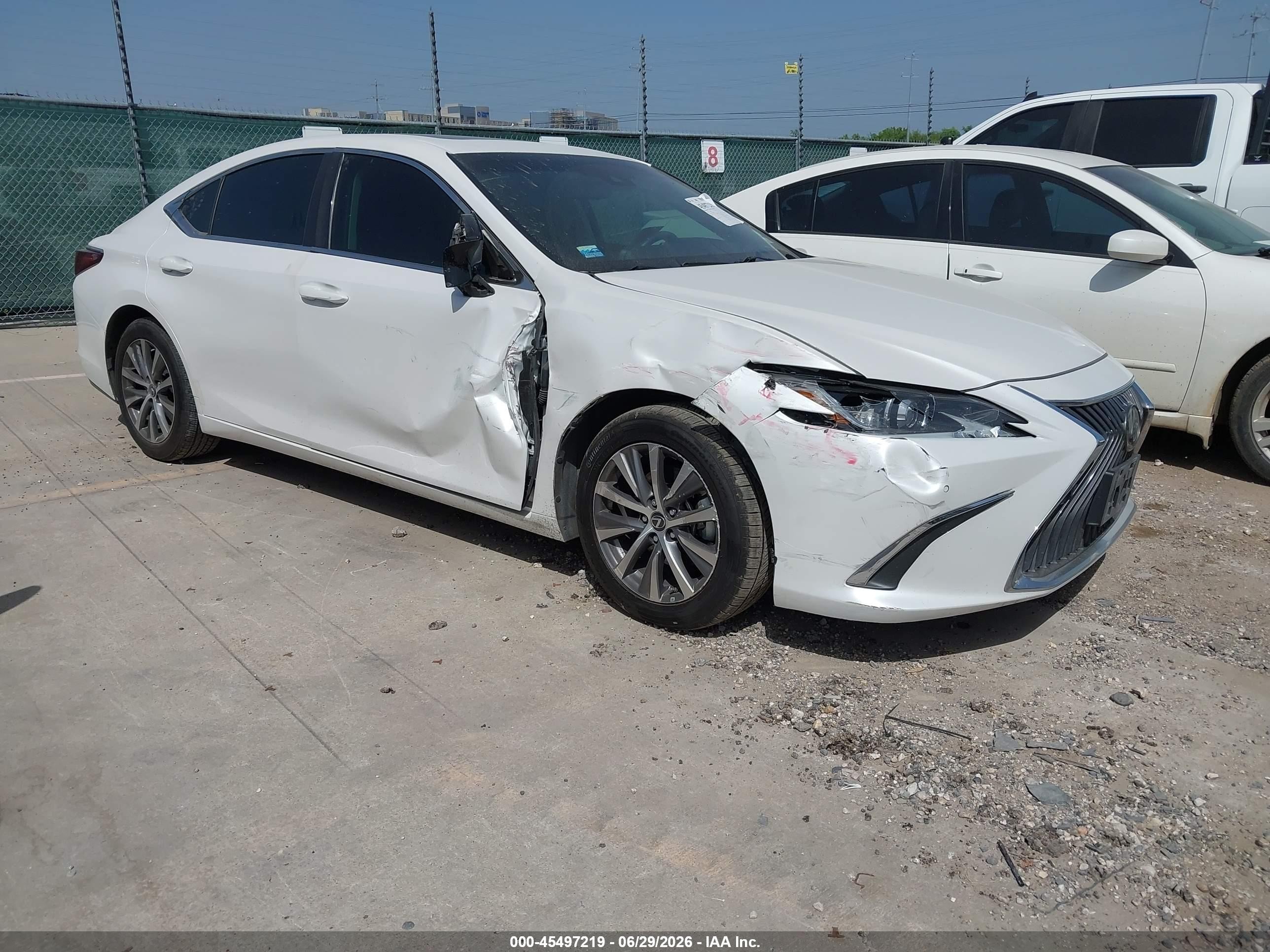 2019 Lexus ES 350, VIN 58ABZ1B12KU029543 — Бок