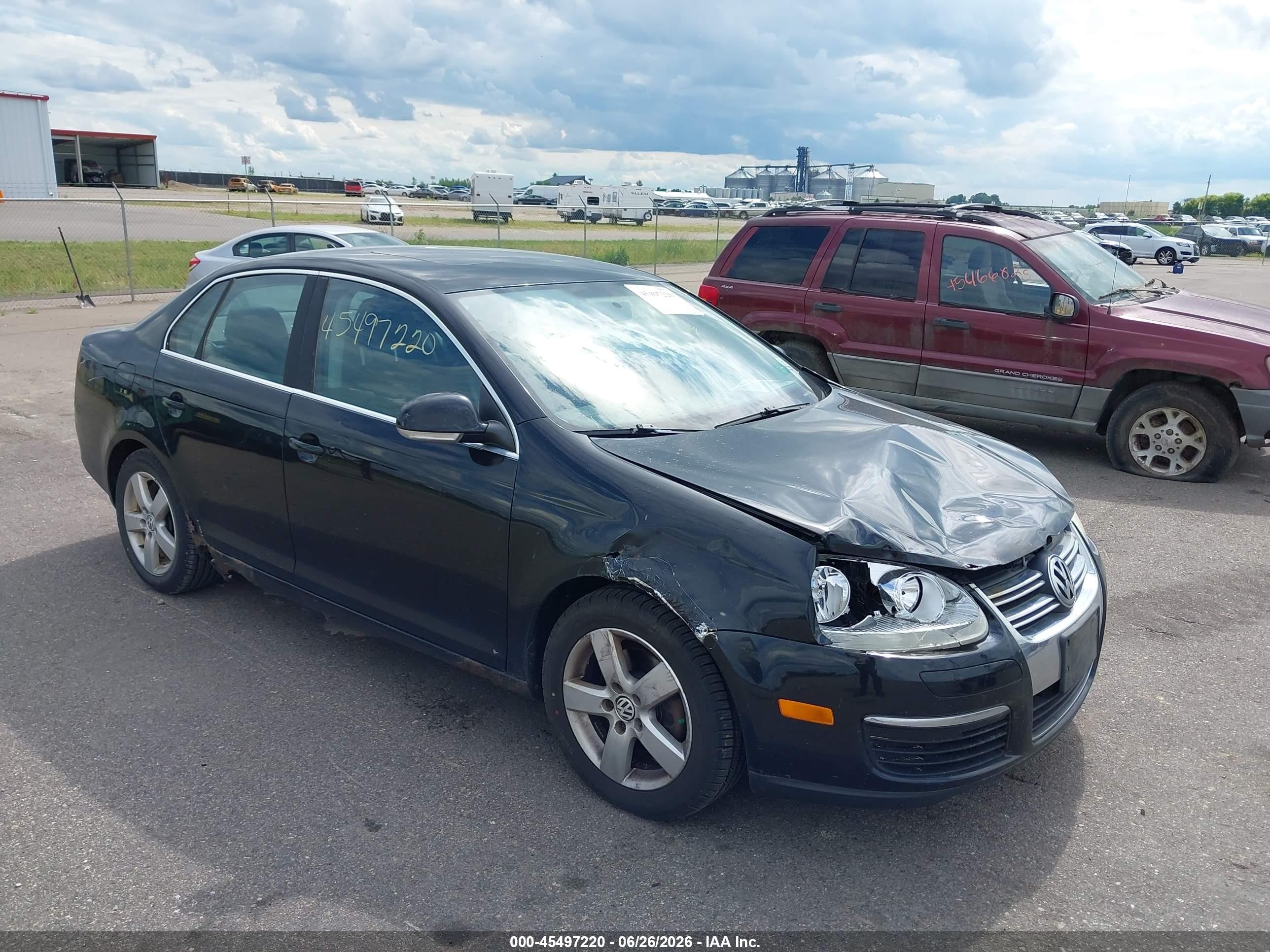 2008 Volkswagen Jetta SE, VIN 3VWRM71K68M122307 — Перед
