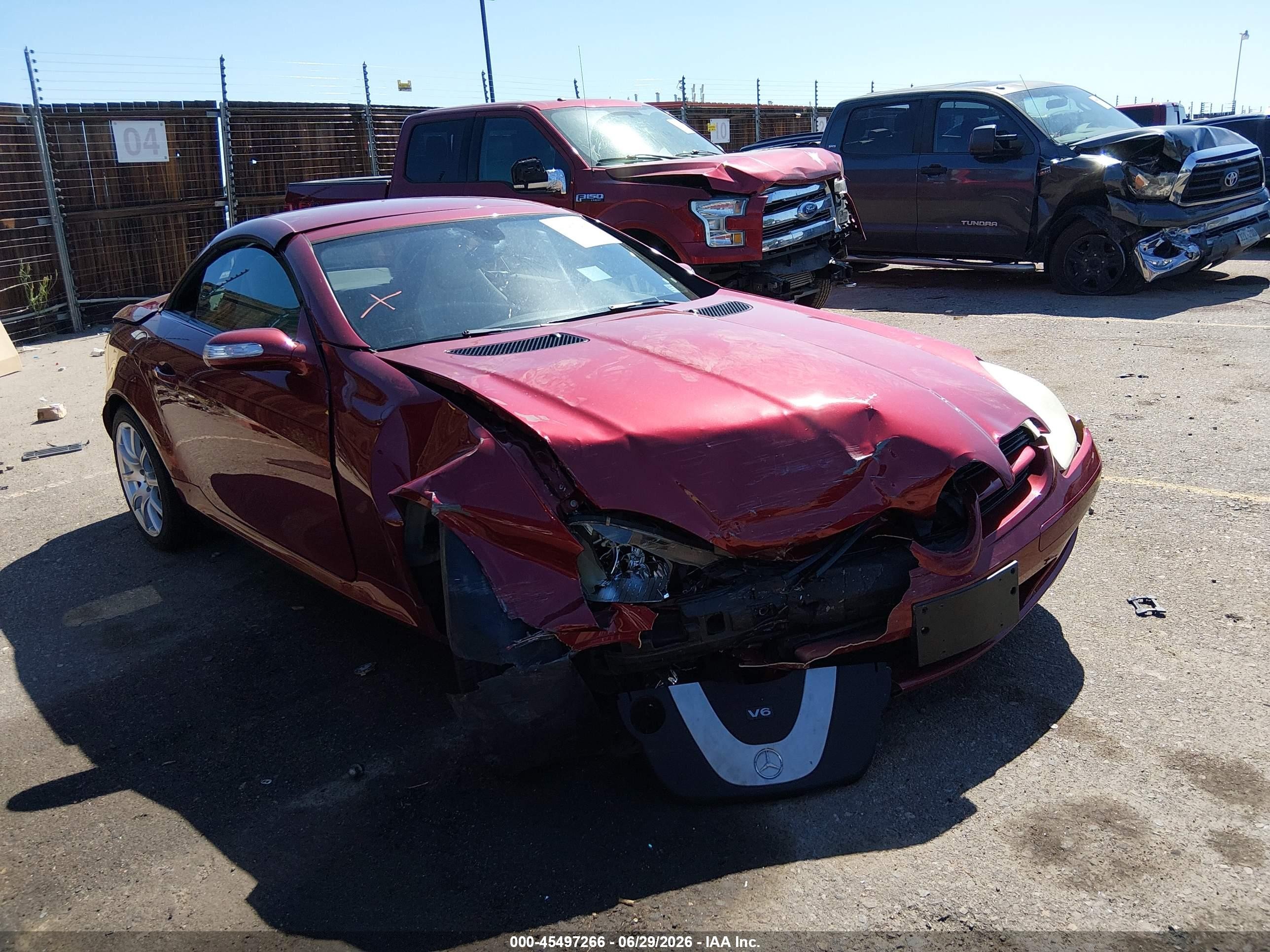 2005 Mercedes-Benz SLK 230/320, VIN WDBWK56F85F047843 — Front end