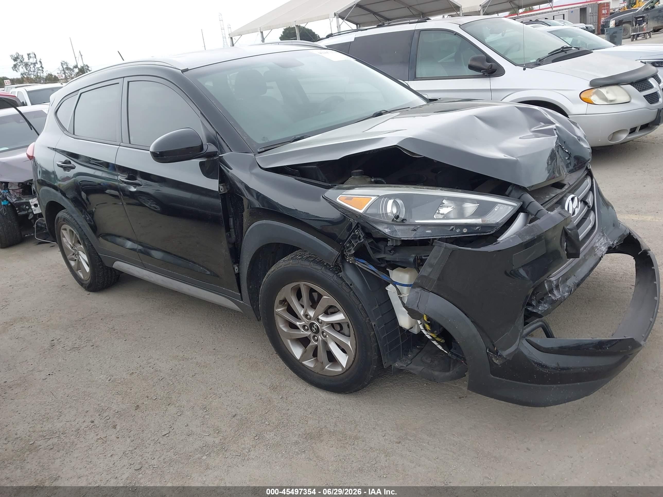 2017 Hyundai Tucson SE, VIN KM8J3CA49HU522611 — Перед