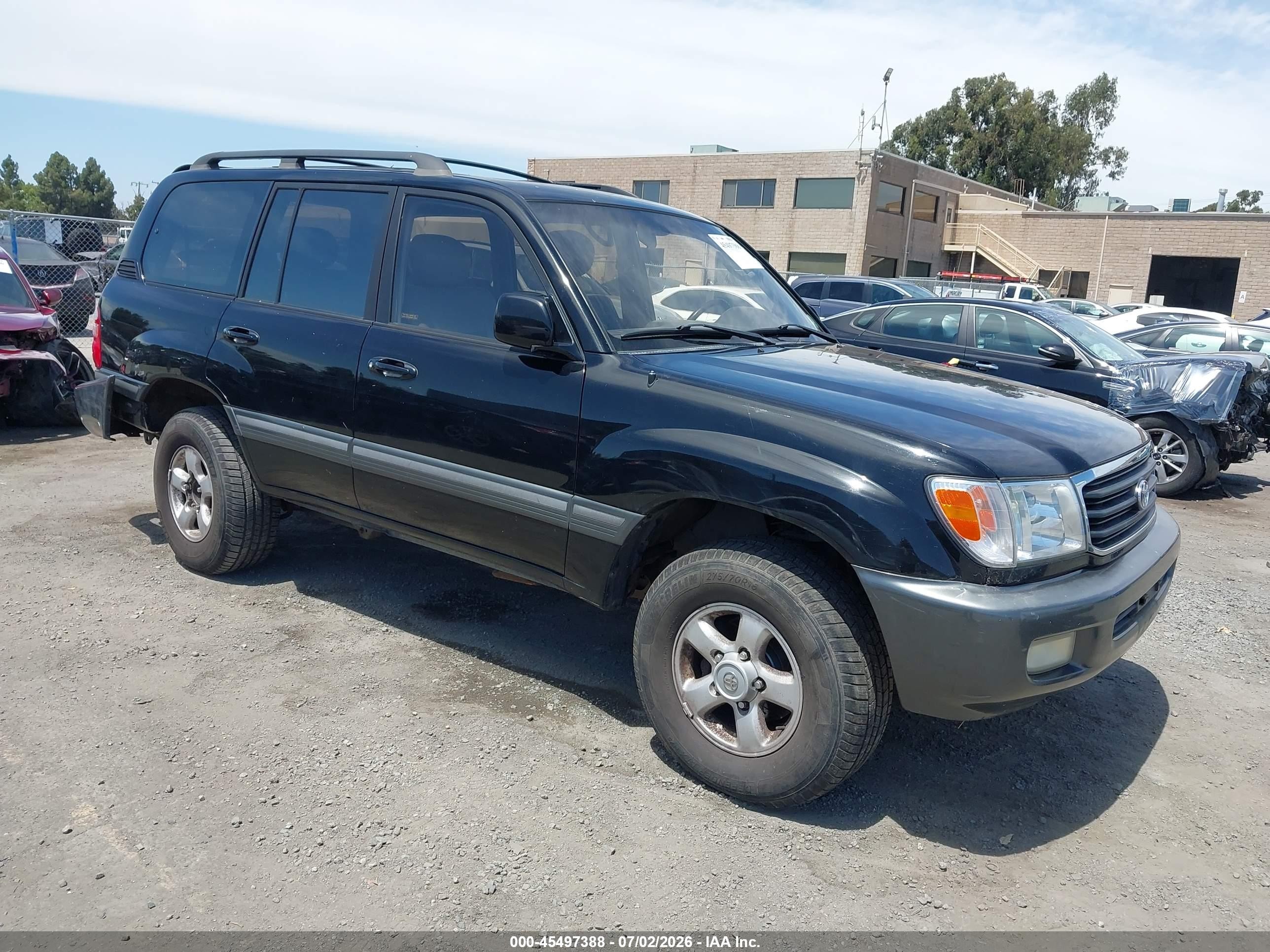 2000 Toyota Land Cruiser, VIN JT3HT05J8Y0105431 — Rear end
