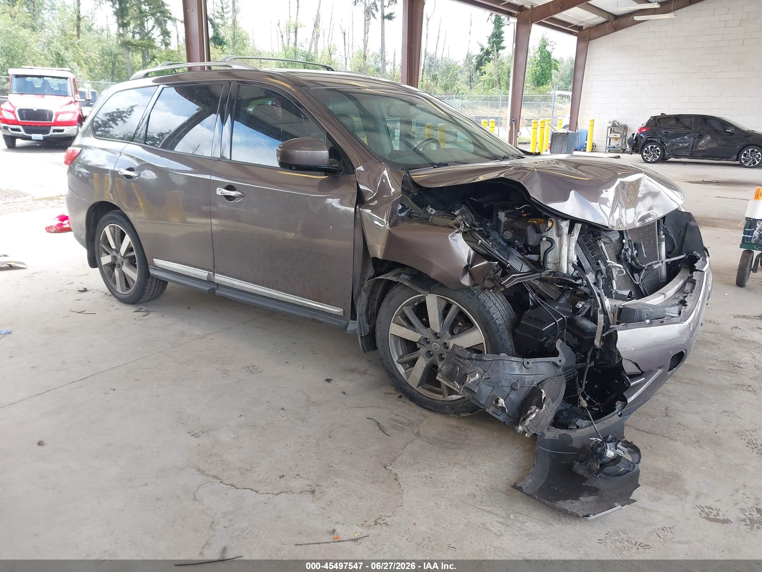 2015 Nissan Pathfinder SV, VIN 5N1AR2MM6FC702071 — Front end