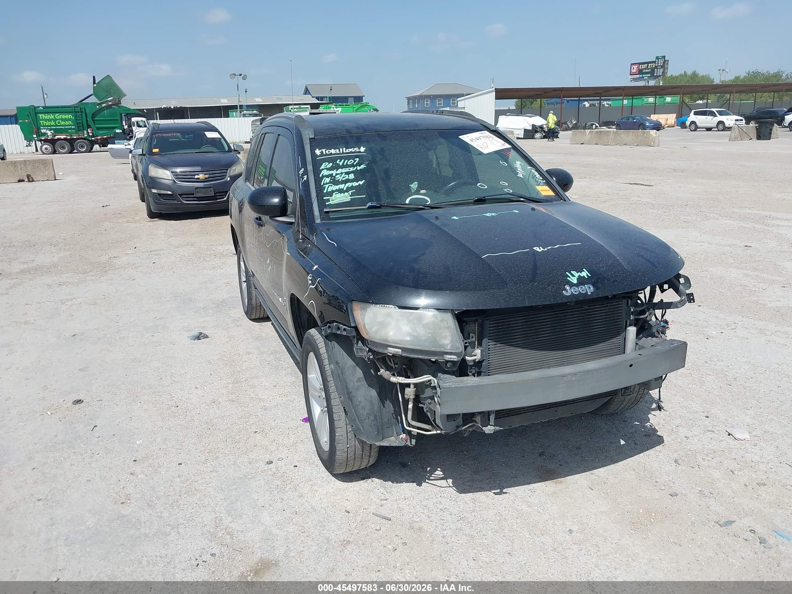 2014 Jeep Compass High Altitude, VIN 1C4NJCEA7ED643693 — Front end