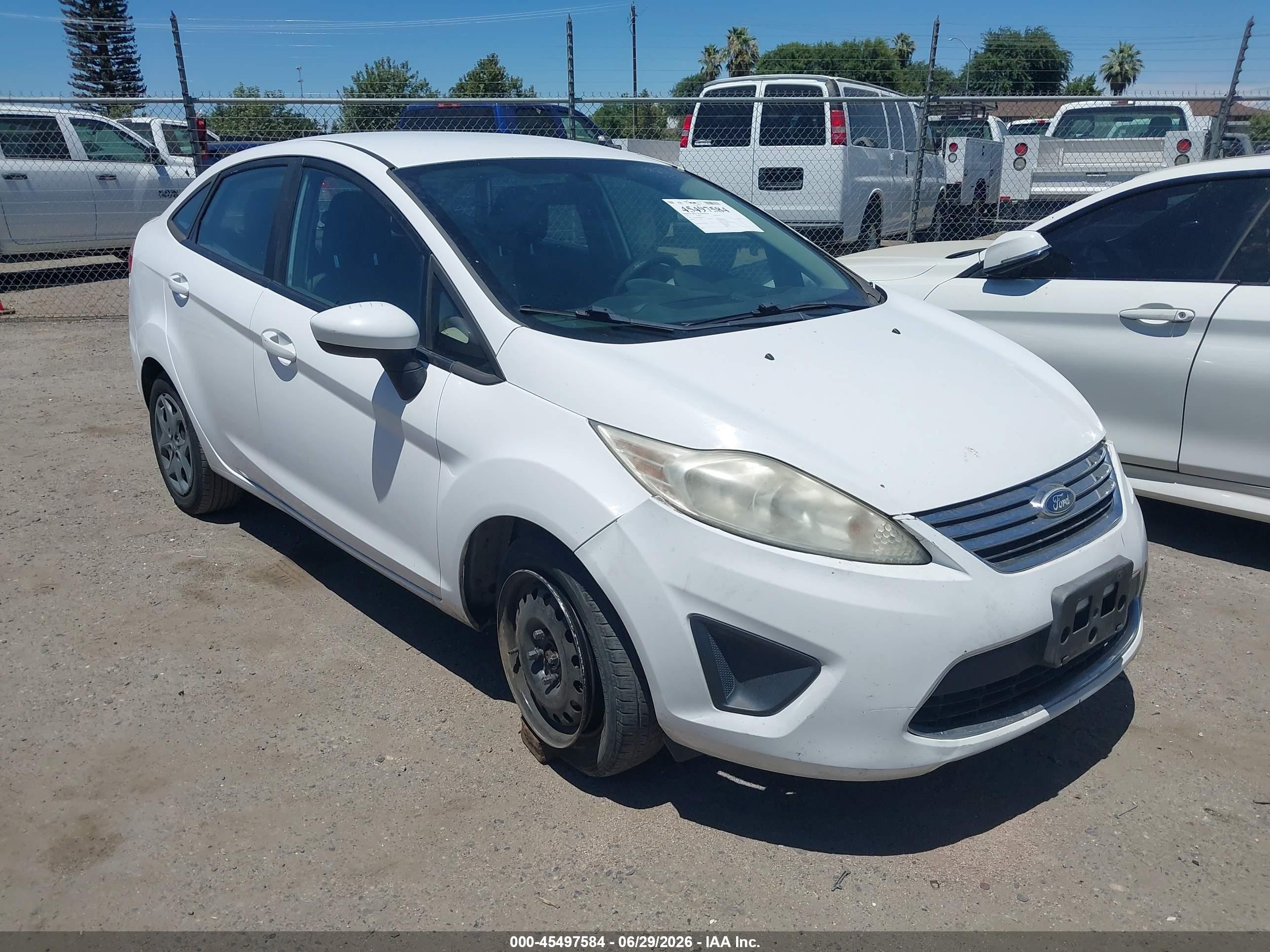 2011 Ford Fiesta SE, VIN 3FADP4BJ3BM204971 — Front end